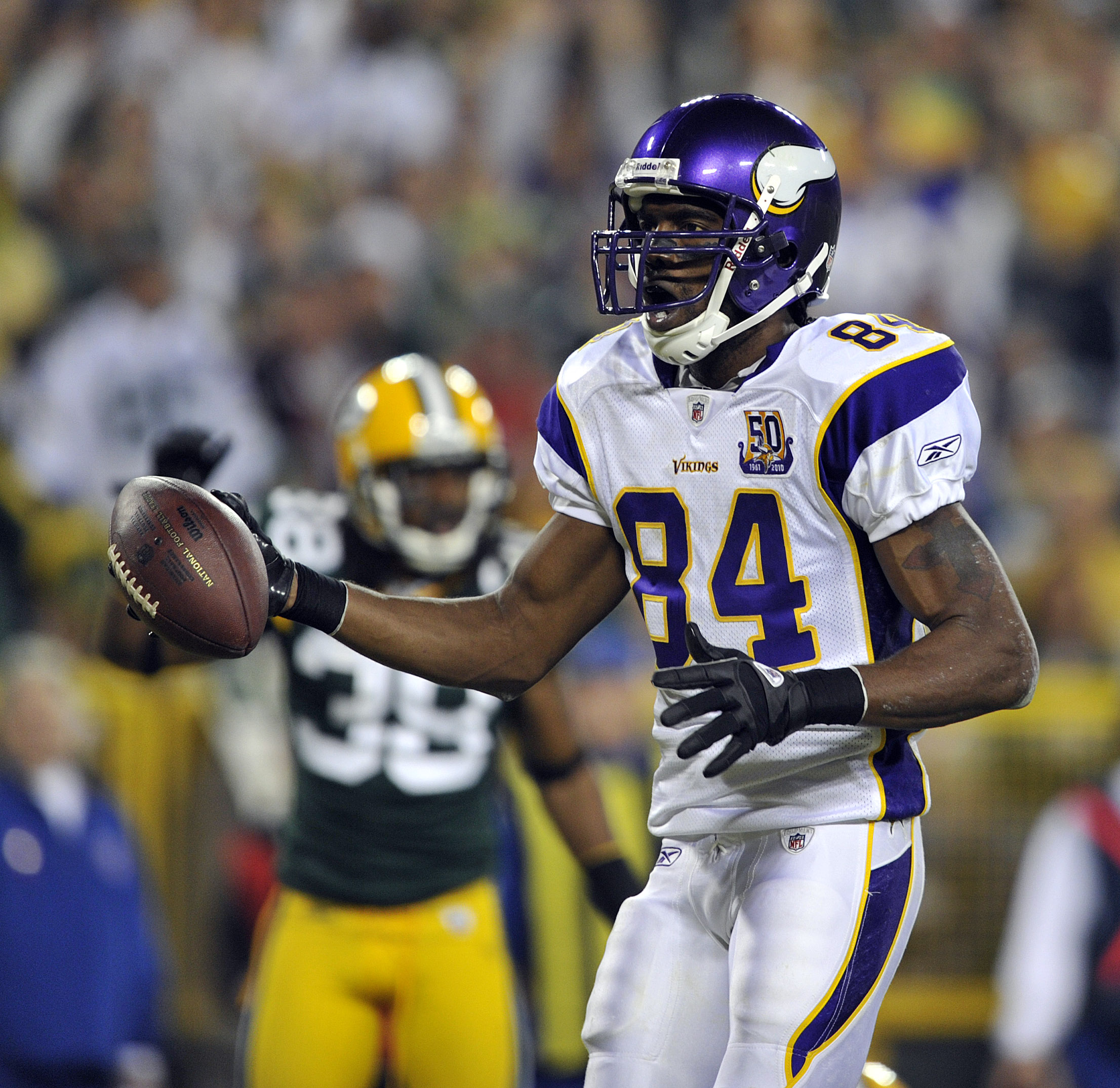 GREEN BAY, WI - OCTOBER 24:  Randy Moss #84 of the Minnesota Vikings celebrates a touchdown against the Green Bay Packers during their game at Lambeau Field on October 24, 2010 in Green Bay, Wisconsin. (Photo by Jim Prisching/Getty Images)