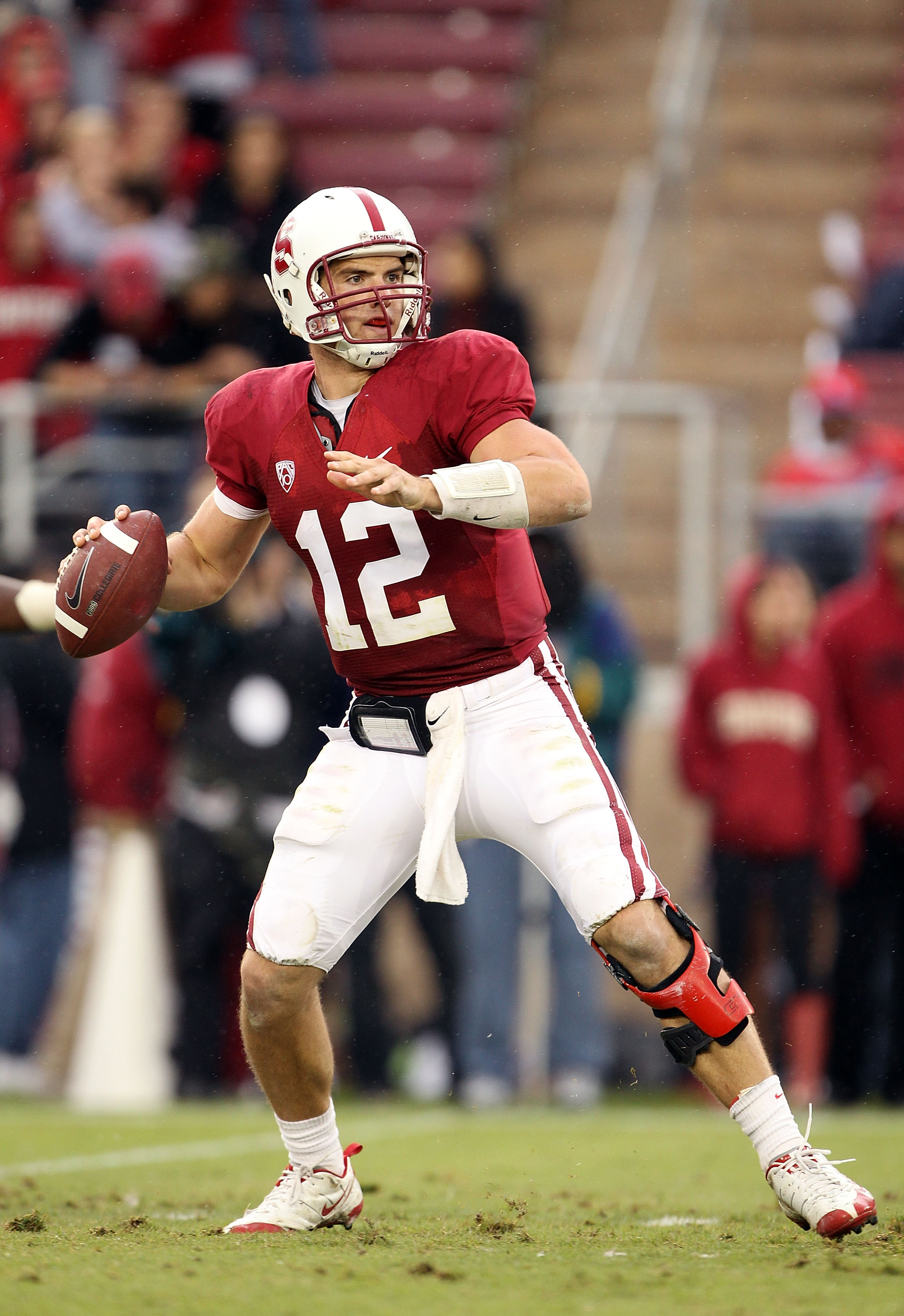 PALO ALTO, CA - OCTOBER 23:  Andrew Luck #12 of the Stanford Cardinal passes the ball against the Washington State Cougars at Stanford Stadium on October 23, 2010 in Palo Alto, California.  (Photo by Ezra Shaw/Getty Images)