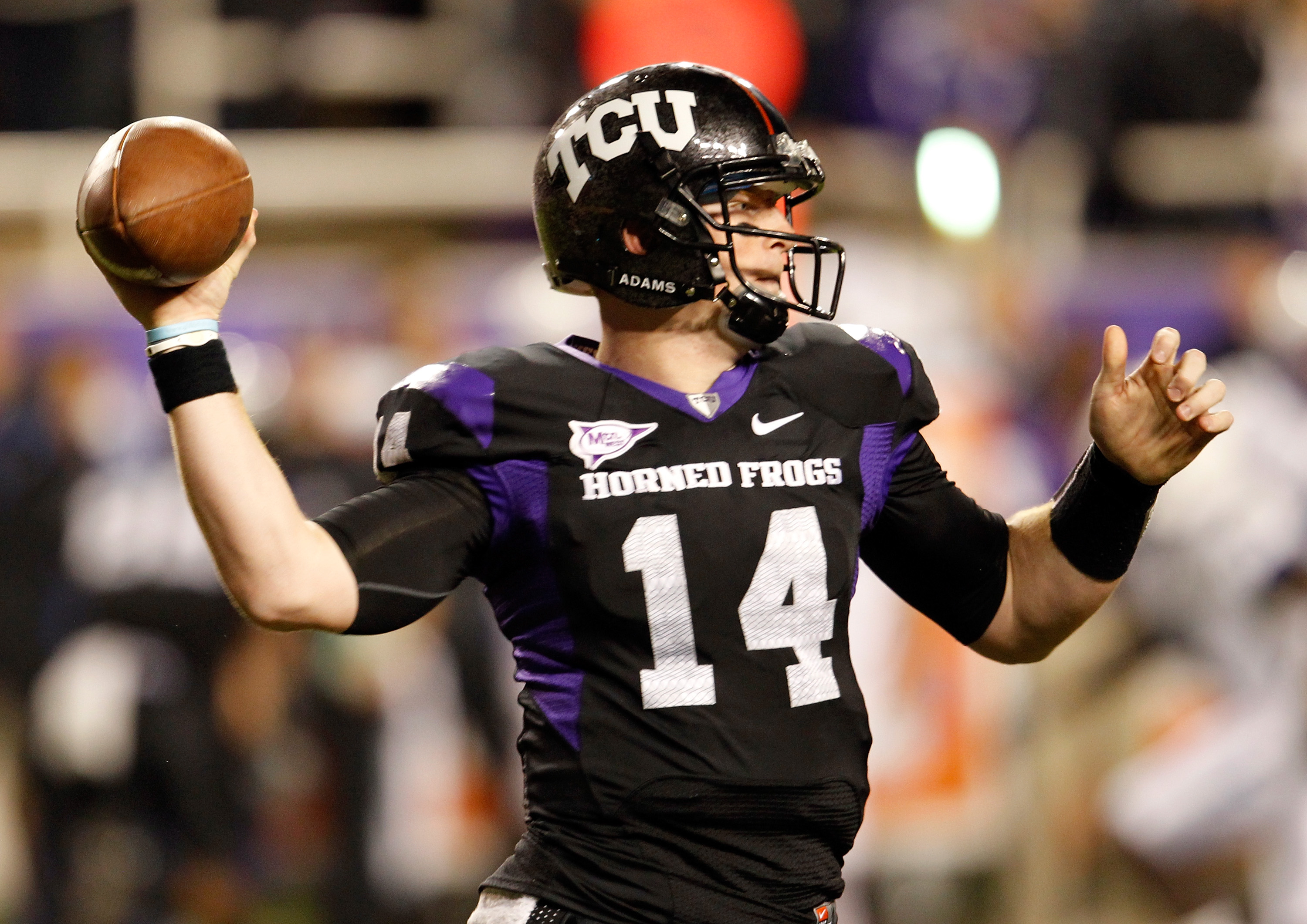 FORT WORTH, TX - OCTOBER 23:  Quarterback Andy Dalton #14 of the TCU Horned Frogs passes the ball against the Air Force Falcons at Amon G. Carter Stadium on October 23, 2010 in Fort Worth, Texas.  (Photo by Tom Pennington/Getty Images)