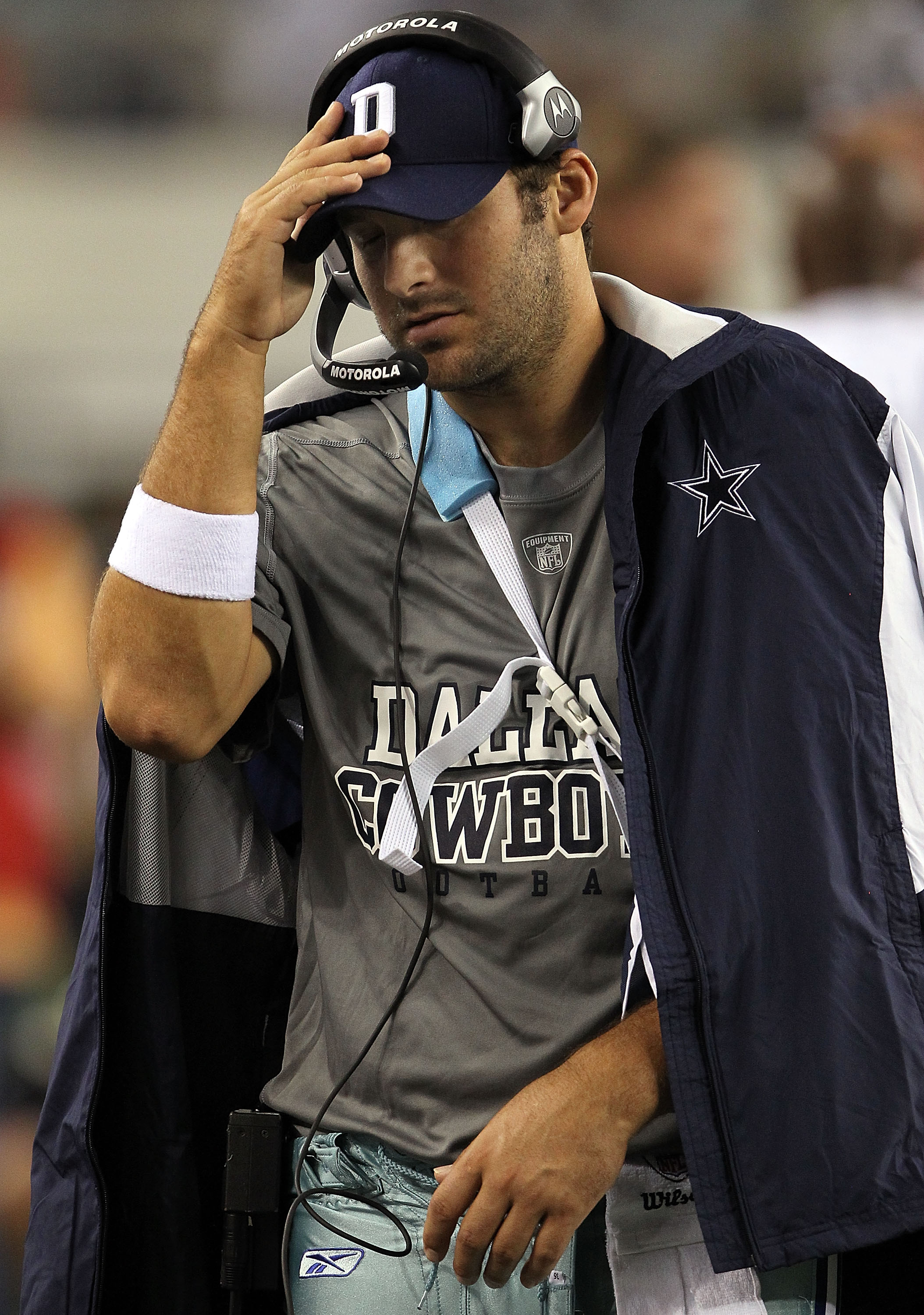 Dallas Cowboys QB Tony Romo bought his linemen Louis Vuitton bags