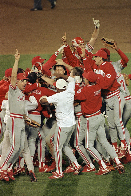 1990 CINCINNATI REDS WORLD SERIES CHAMPIONS 8X10 TEAM PHOTO