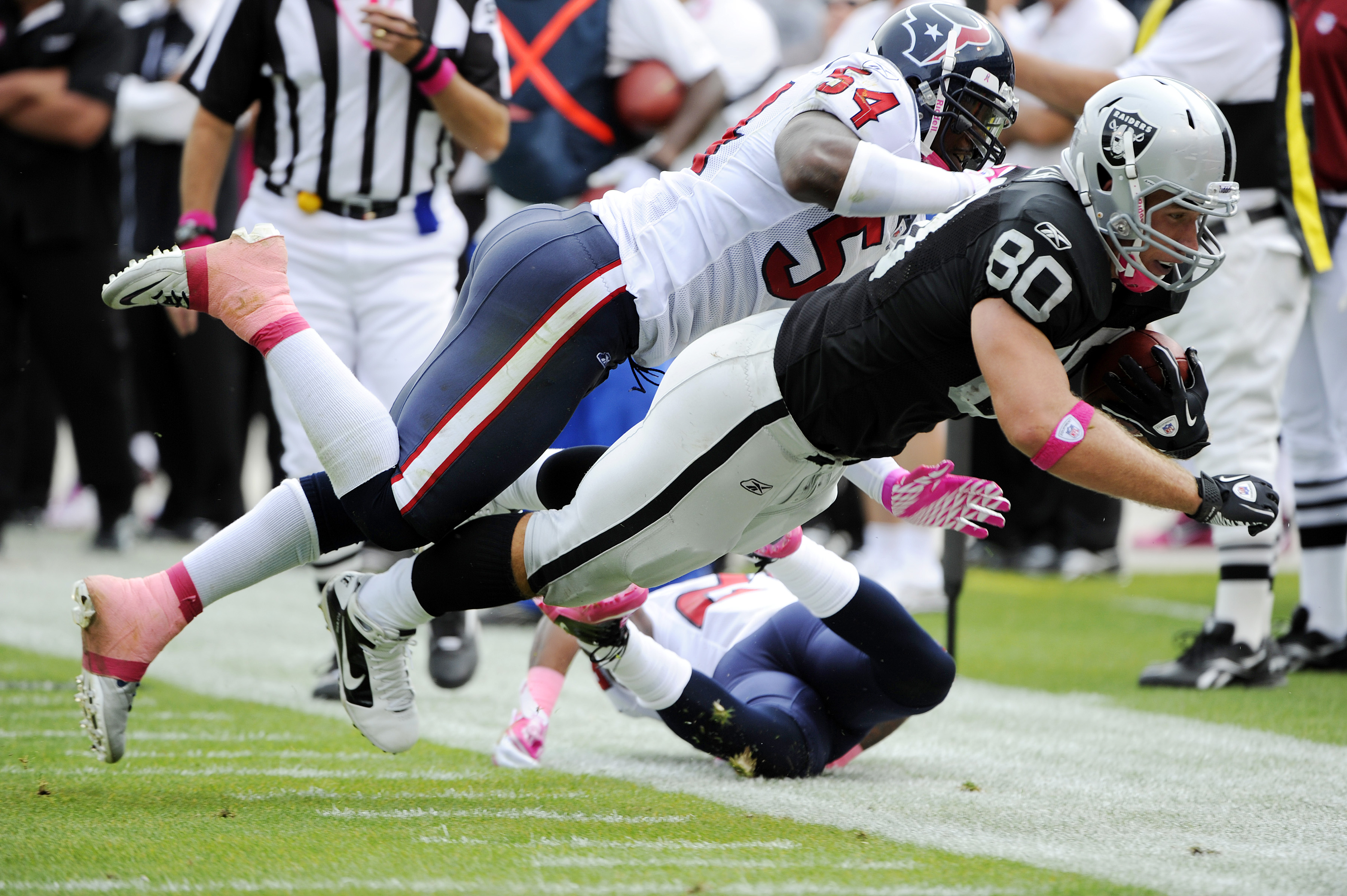 Zach Miller controlling the position of the linebackers could be key for the Raiders.