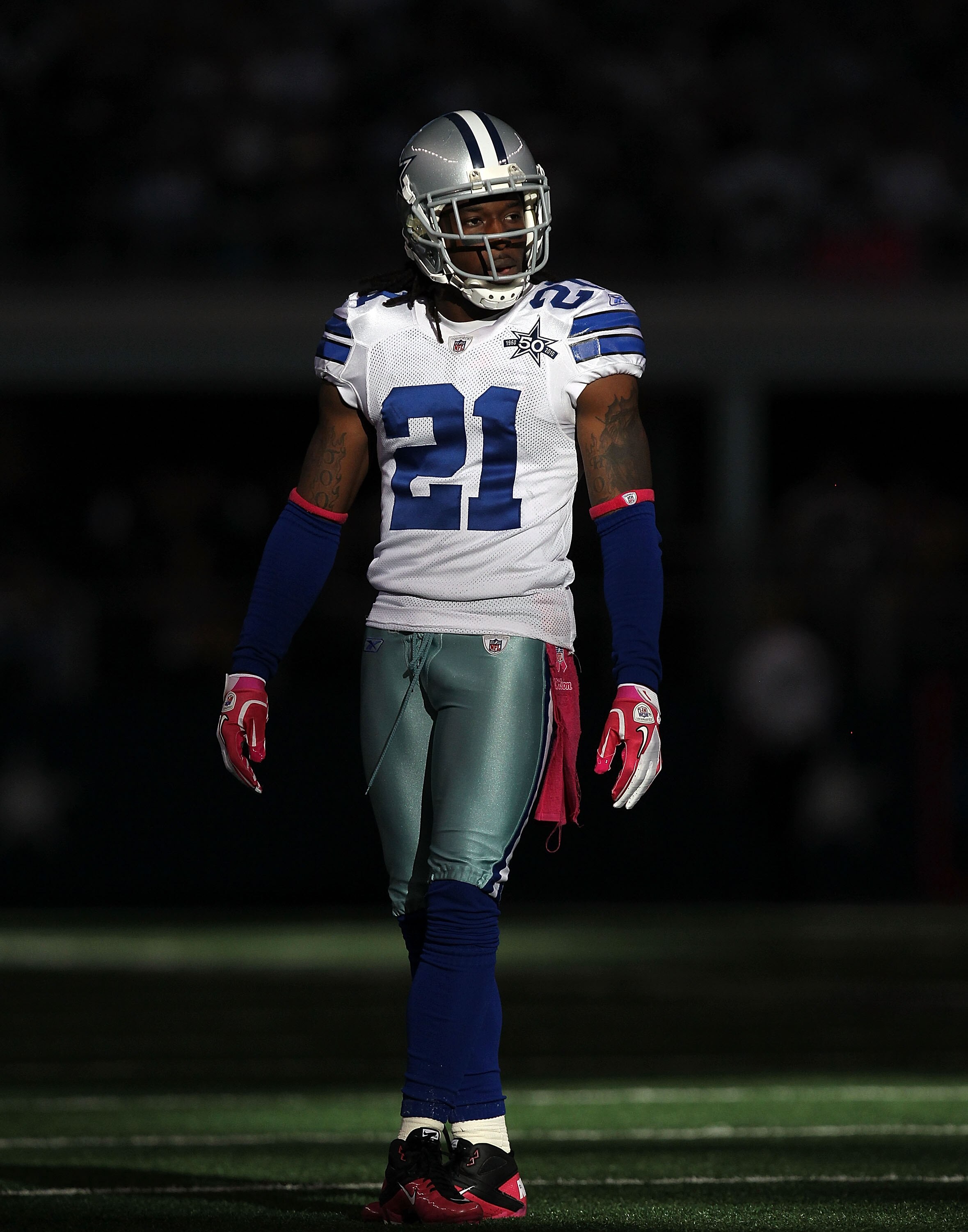 ARLINGTON, TX - OCTOBER 10:  Cornerback Mike Jenkins #21 of the Dallas Cowboys at Cowboys Stadium on October 10, 2010 in Arlington, Texas.  (Photo by Ronald Martinez/Getty Images)