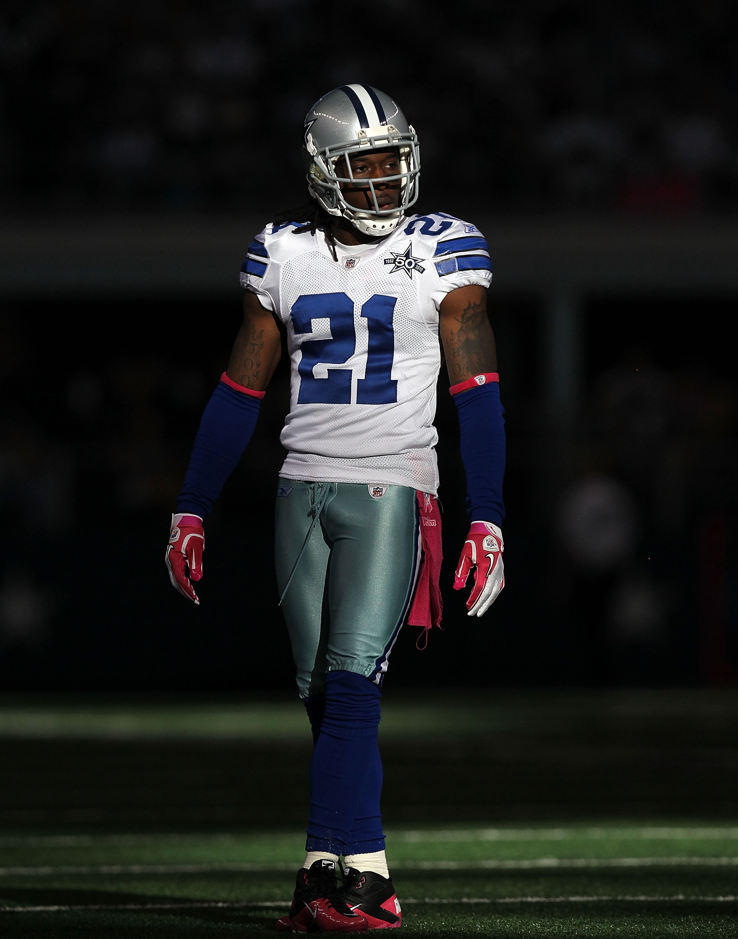 ARLINGTON, TX - OCTOBER 10: Cornerback Mike Jenkins #21 of the Dallas Cowboys at Cowboys Stadium on October 10, 2010 in Arlington, Texas. (Photo by Ronald Martinez/Getty Images) ARLINGTON, TX - OCTOBER 10: Cornerback Mike Jenkins #21 of the Dallas Cowboys at Cowboys Stadium on October 10, 2010 in Arlington, Texas. (Photo by Ronald Martinez/Getty Images)