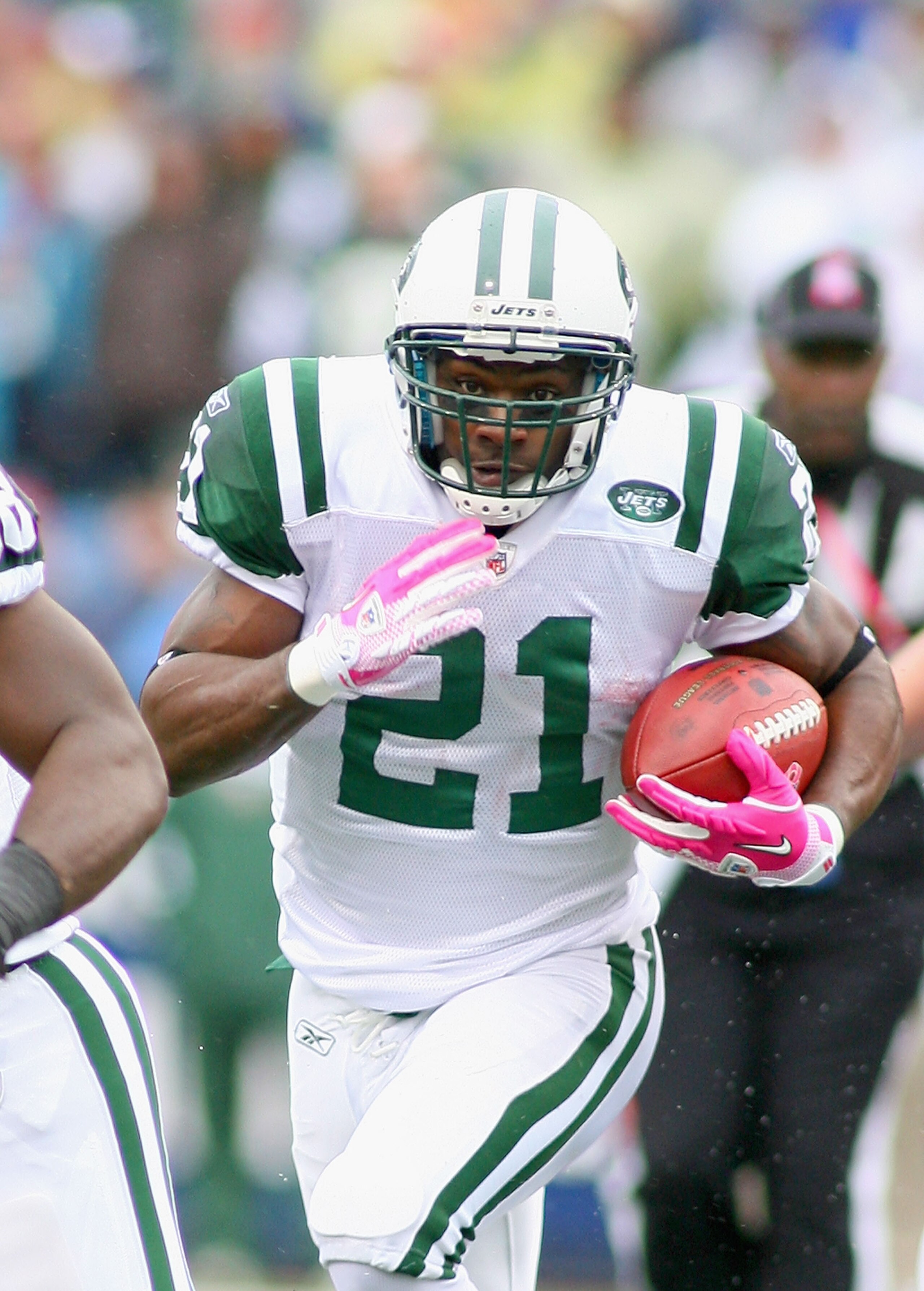 ORCHARD PARK, NY - OCTOBER 03: LaDanian Tomlinson #21 of the New York Jets runs against the Buffalo Bills at Ralph Wilson Stadium on October 3, 2010 in Orchard Park, New York. The Jets won 38-14. (Photo by Rick Stewart/Getty Images) ORCHARD PARK, NY - OCTOBER 03: LaDanian Tomlinson #21 of the New York Jets runs against the Buffalo Bills at Ralph Wilson Stadium on October 3, 2010 in Orchard Park, New York. The Jets won 38-14. (Photo by Rick Stewart/Getty Images)