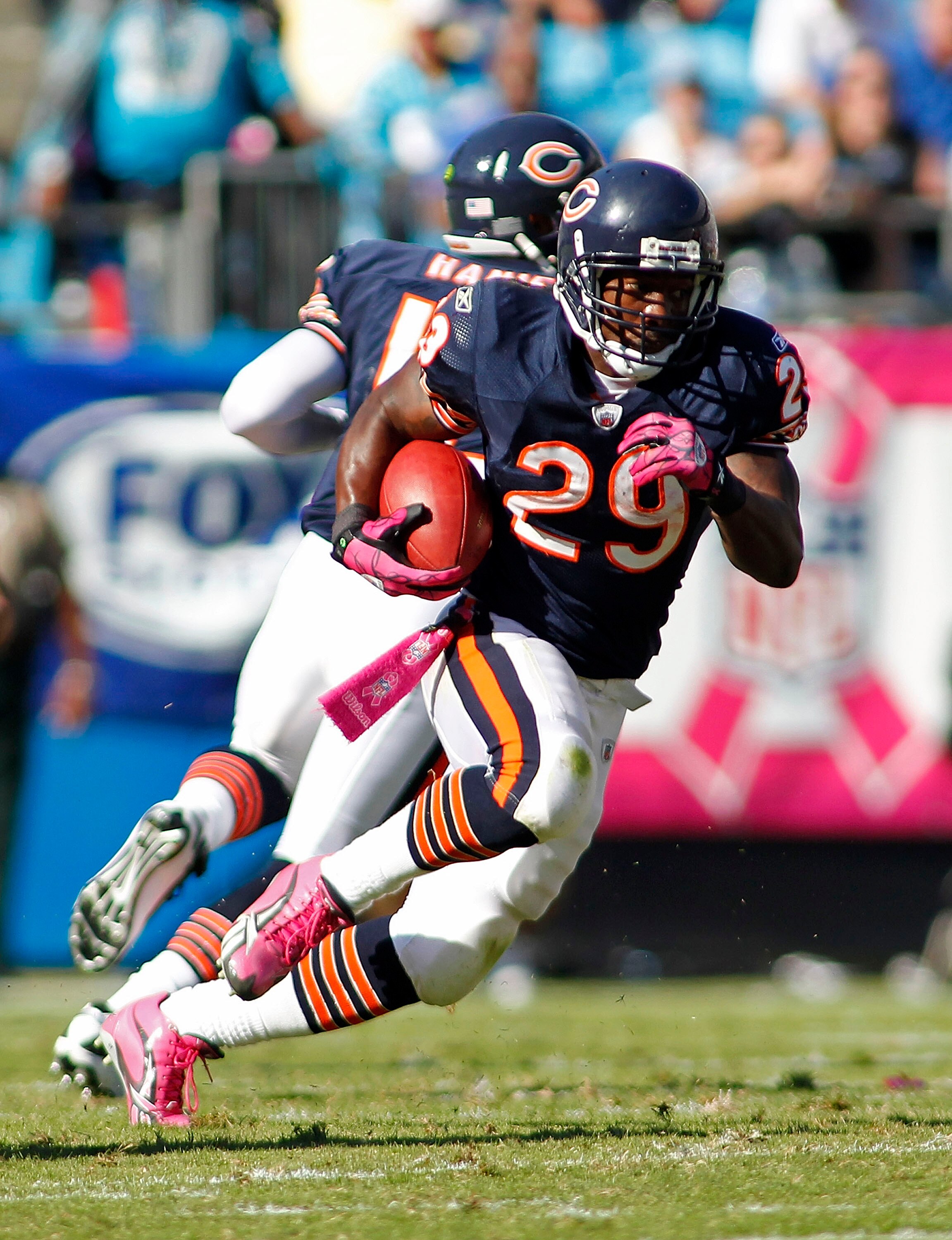 CHARLOTTE, NC - OCTOBER 10: Running back Chester Taylor #29 of the Chicago Bears runs with the ball against the Carolina Panthers at Bank of America Stadium on October 10, 2010 in Charlotte, North Carolina. (Photo by Geoff Burke/Getty Images)