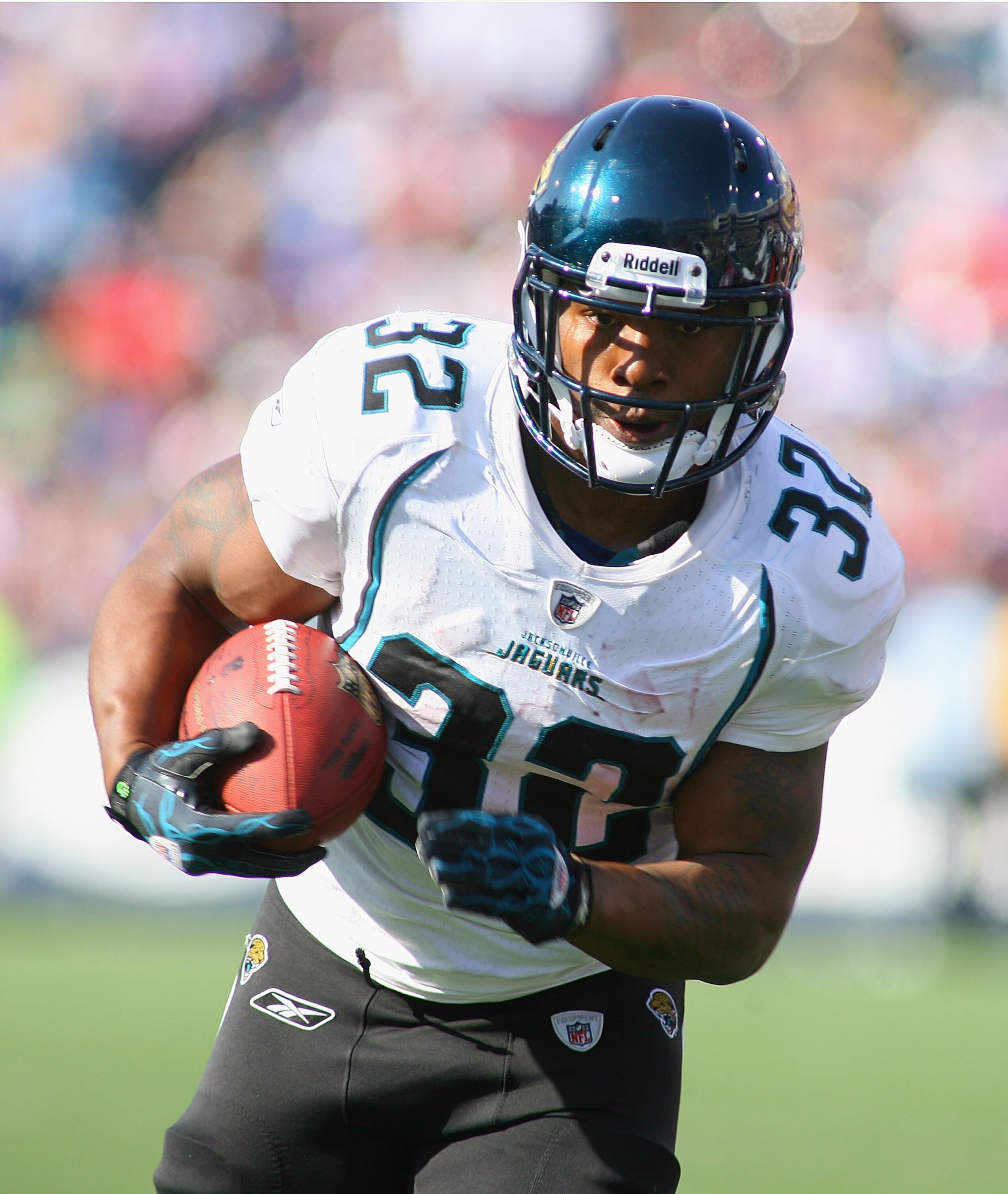 ORCHARD PARK, NY - OCTOBER 10: Maurice Jones-Drew #32 of the Jacksonville Jaguars runs against the Buffalo Bills at Ralph Wilson Stadium on October 10, 2010 in Orchard Park, New York. Jacksonville won 26-36. (Photo by Rick Stewart/Getty Images) ORCHARD PARK, NY - OCTOBER 10: Maurice Jones-Drew #32 of the Jacksonville Jaguars runs against the Buffalo Bills at Ralph Wilson Stadium on October 10, 2010 in Orchard Park, New York. Jacksonville won 26-36. (Photo by Rick Stewart/Getty Images)