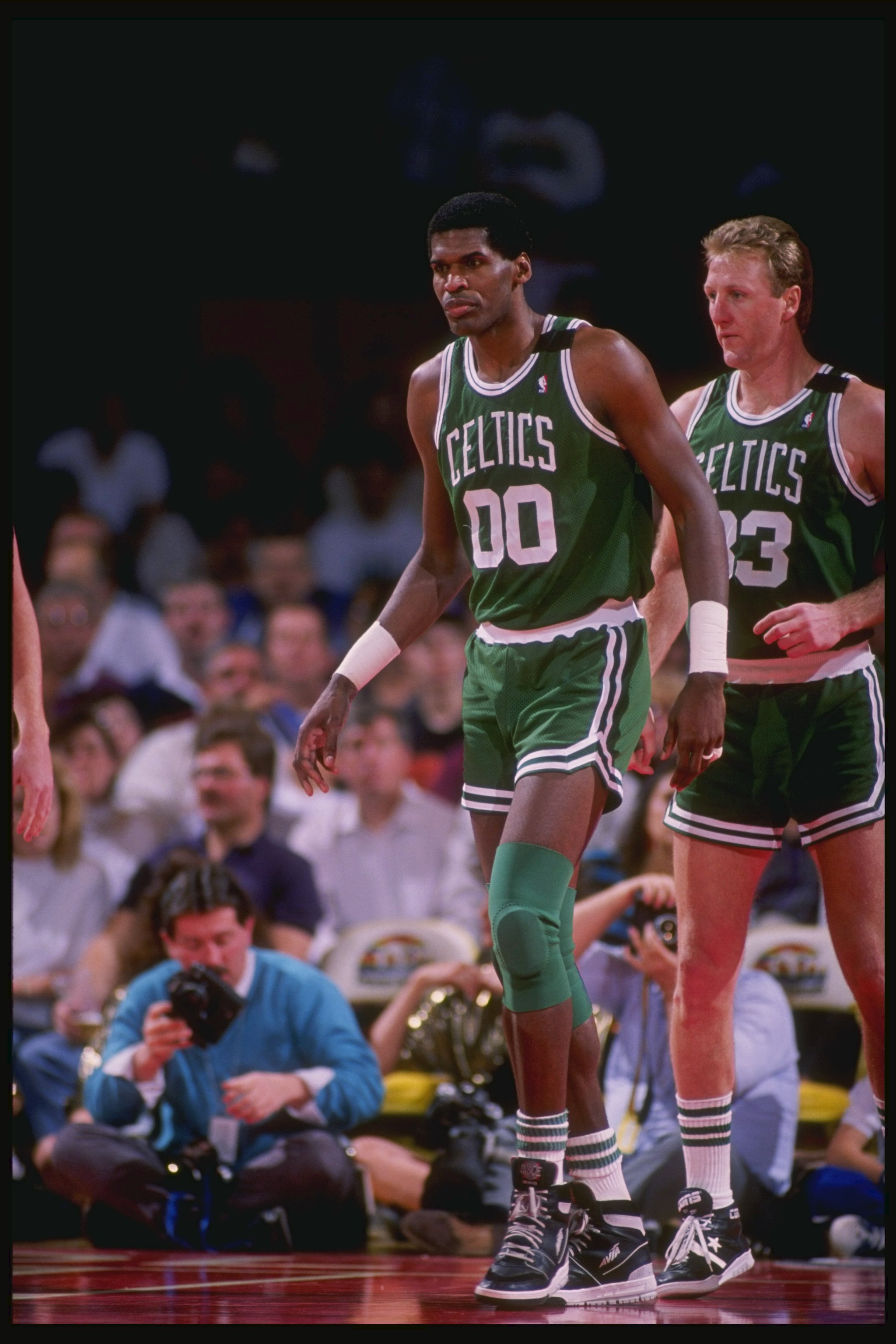 Larry Bird of the Boston Celtics talks with Michael Cooper of the Los  News Photo - Getty Images