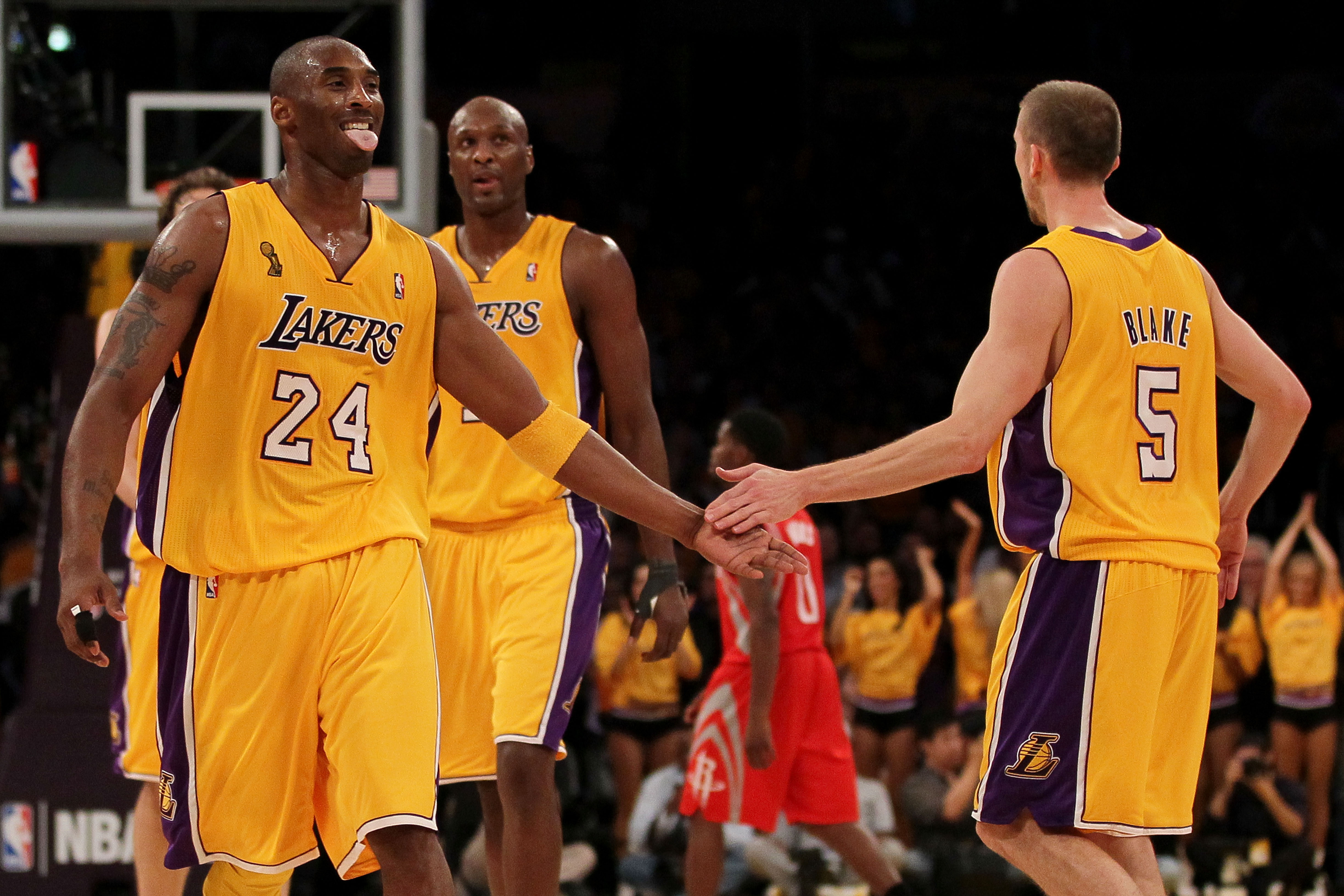 Clippers leave Kobe Bryant's retired Lakers jerseys uncovered at Staples  Center