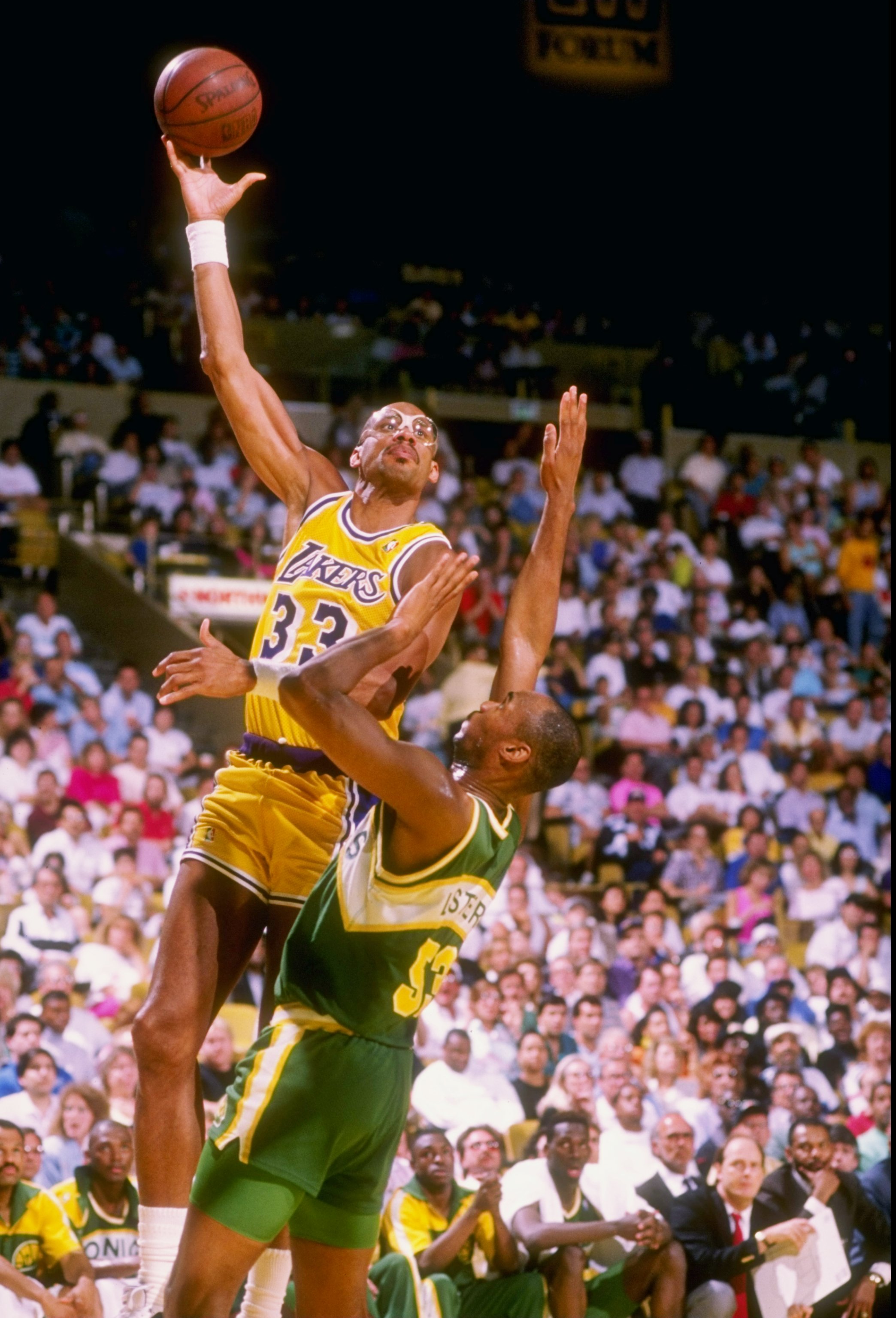 1988-1989 season:  Center Kareem Abdul-Jabbar of the Los Angeles Lakers moves the ball during a game. Mandatory Credit: Tim de Frisco  /Allsport