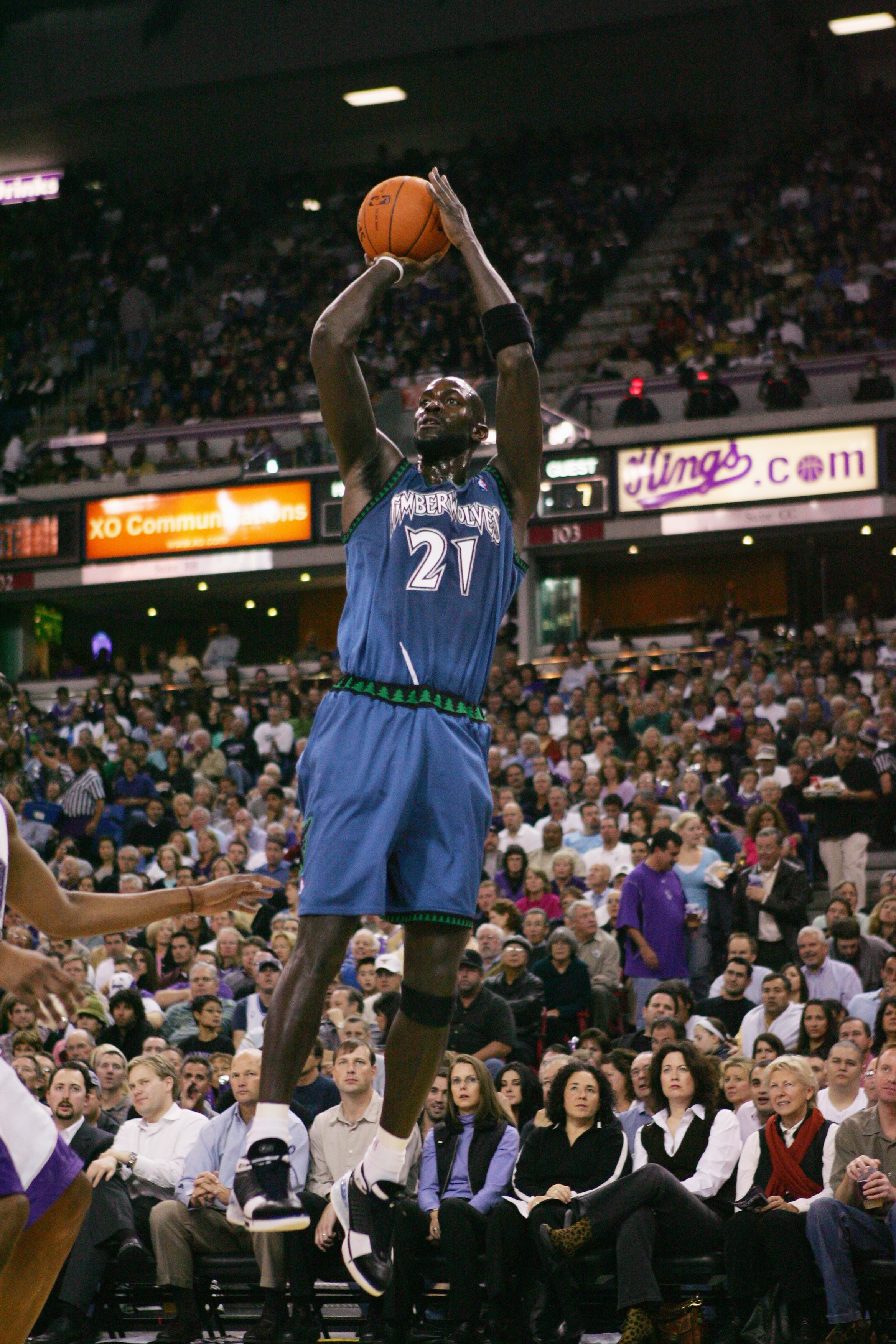 SACRAMENTO, CA - NOVEMBER 6:  Kevin Garnett #21 of the Minnesota Timberwolves shoots a jump shot during a game against the Sacramento Kings at Arco Arena on November 6, 2006 in Sacramento, California.  The Kings won 93-81.  NOTE TO USER: User expressly ac