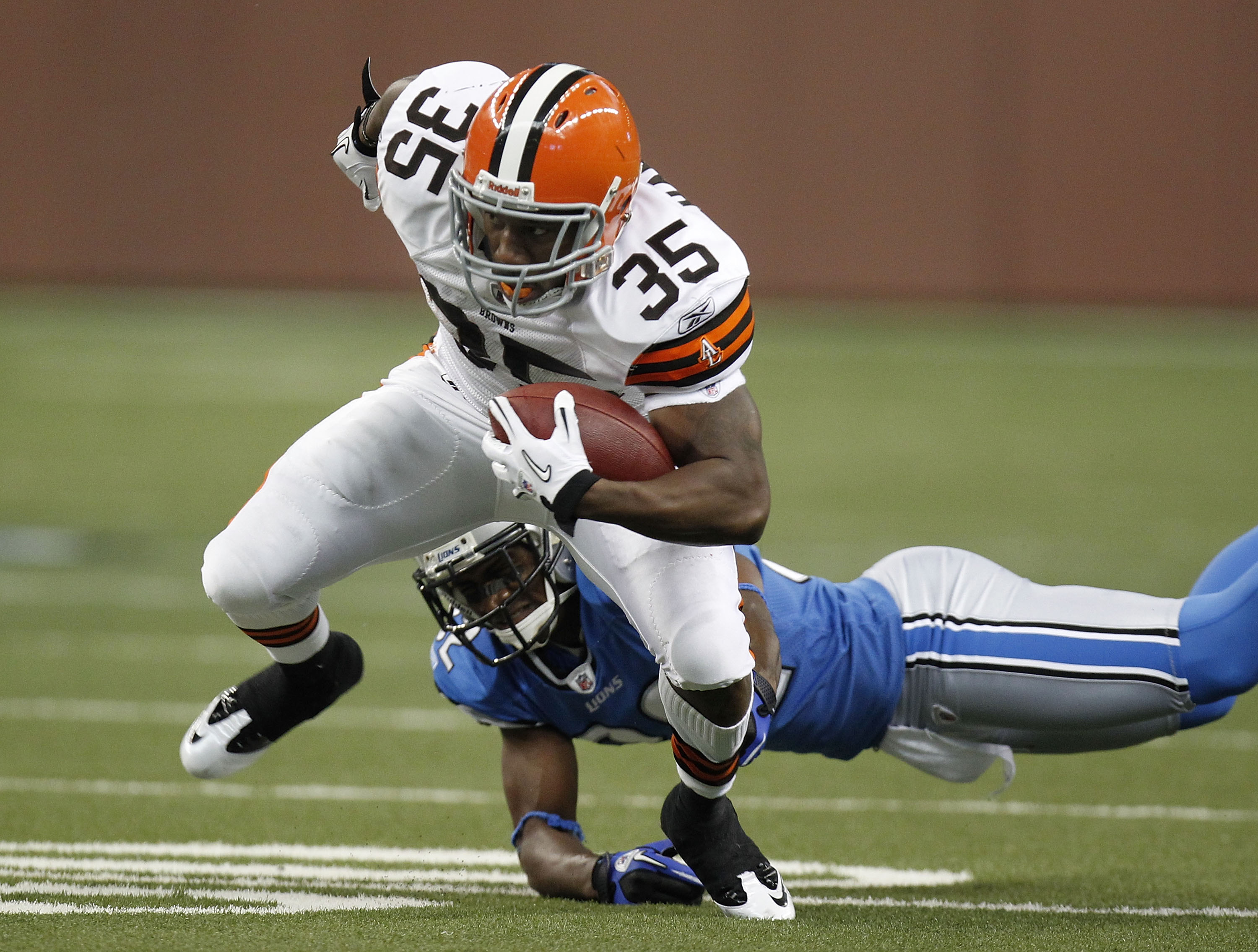 Cleveland Browns running back Jerome Harrison (35) runs in for a touchdown  grabbing the win during the NFL football game between the Kansas City  Chiefs and the Cleveland Browns at Arrowhead Stadium