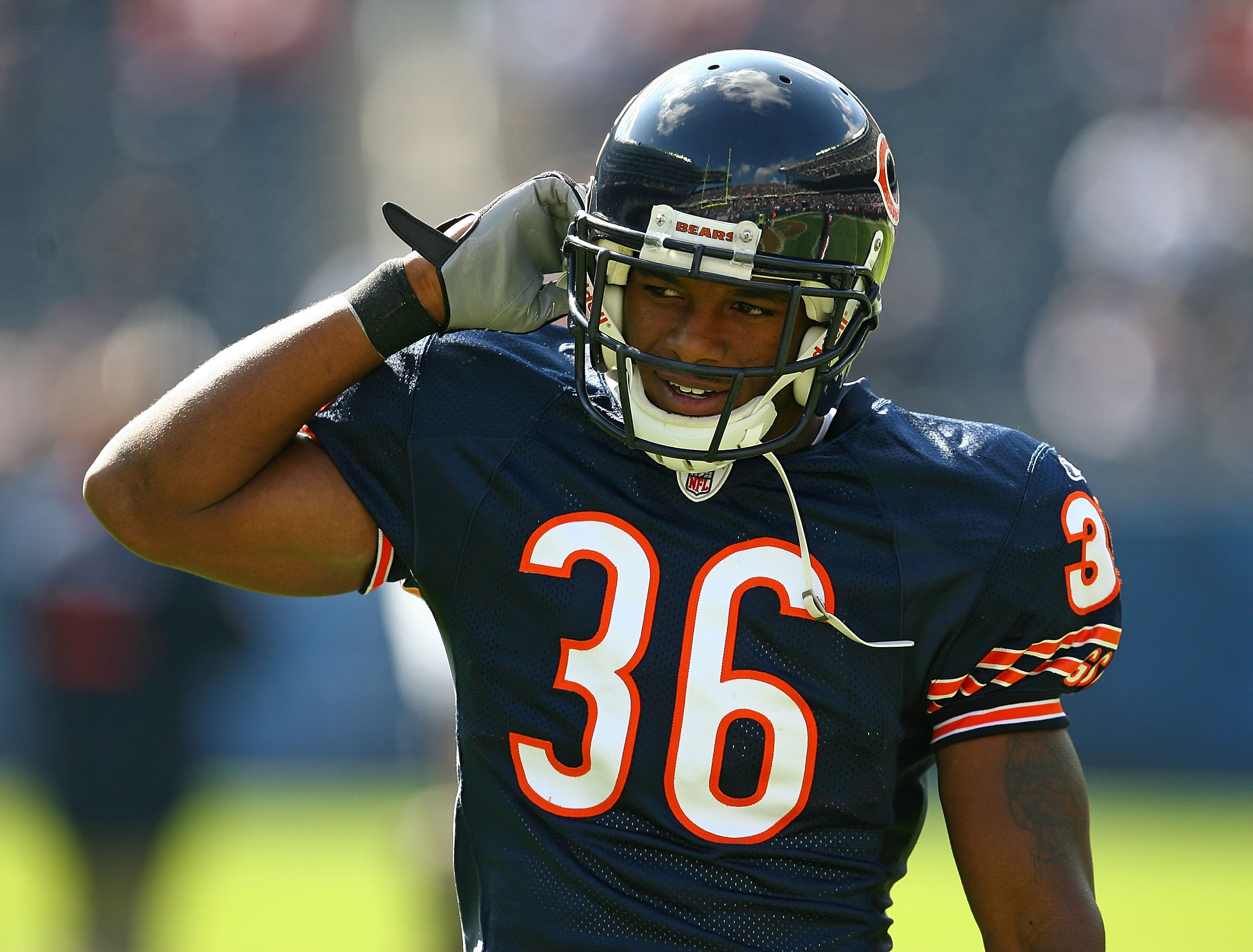 New Bears defensive end Julius Peppers (#90) during the first day of the  Chicago Bears training camp at Olivet Nazarene University in Bourbonnais,  IL. (Credit Image: © Geoffrey Siehr/Southcreek Global/ZUMApress.com Stock  Photo 