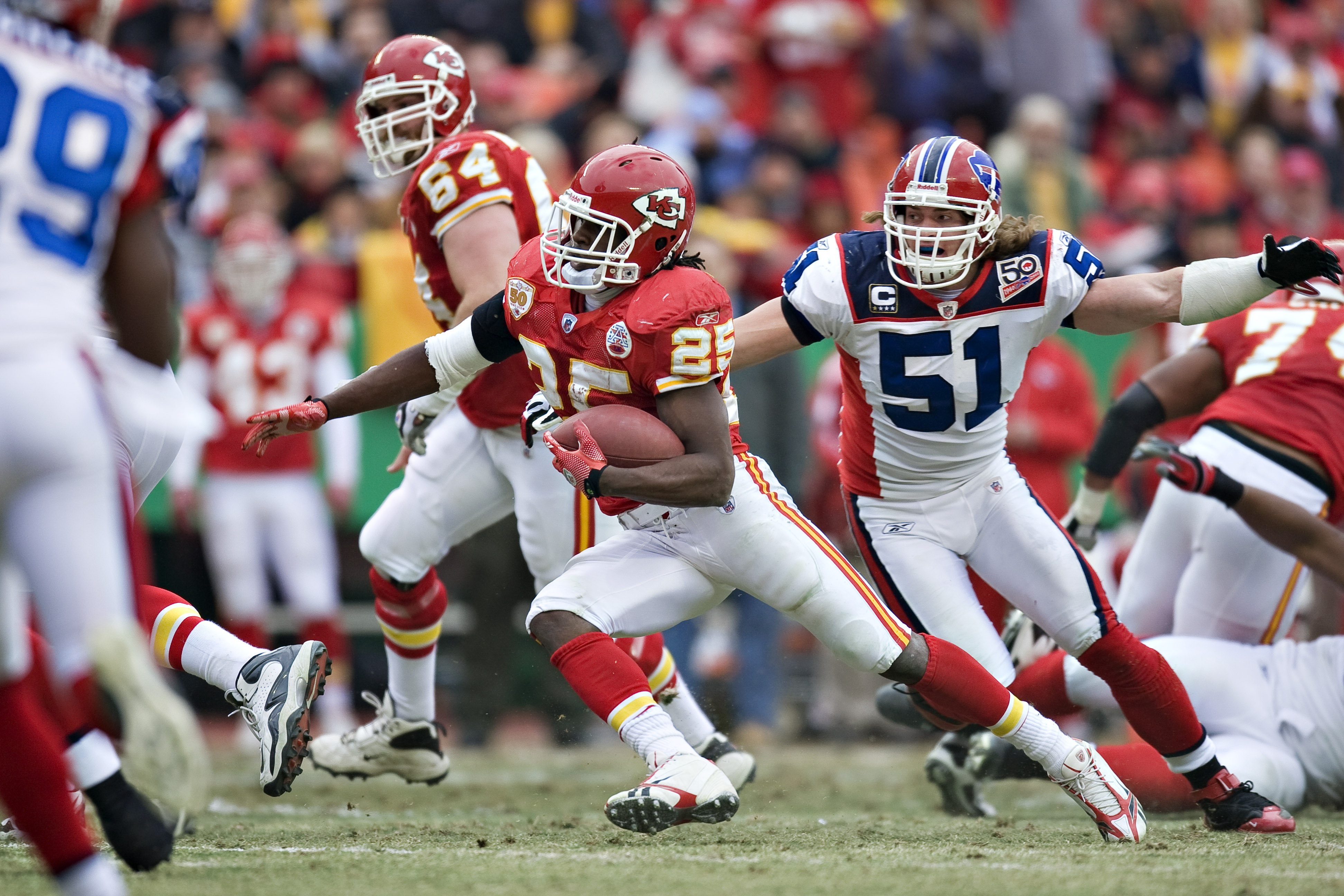 Kansas City Chiefs running back Jamaal Charles (25) scrambles for