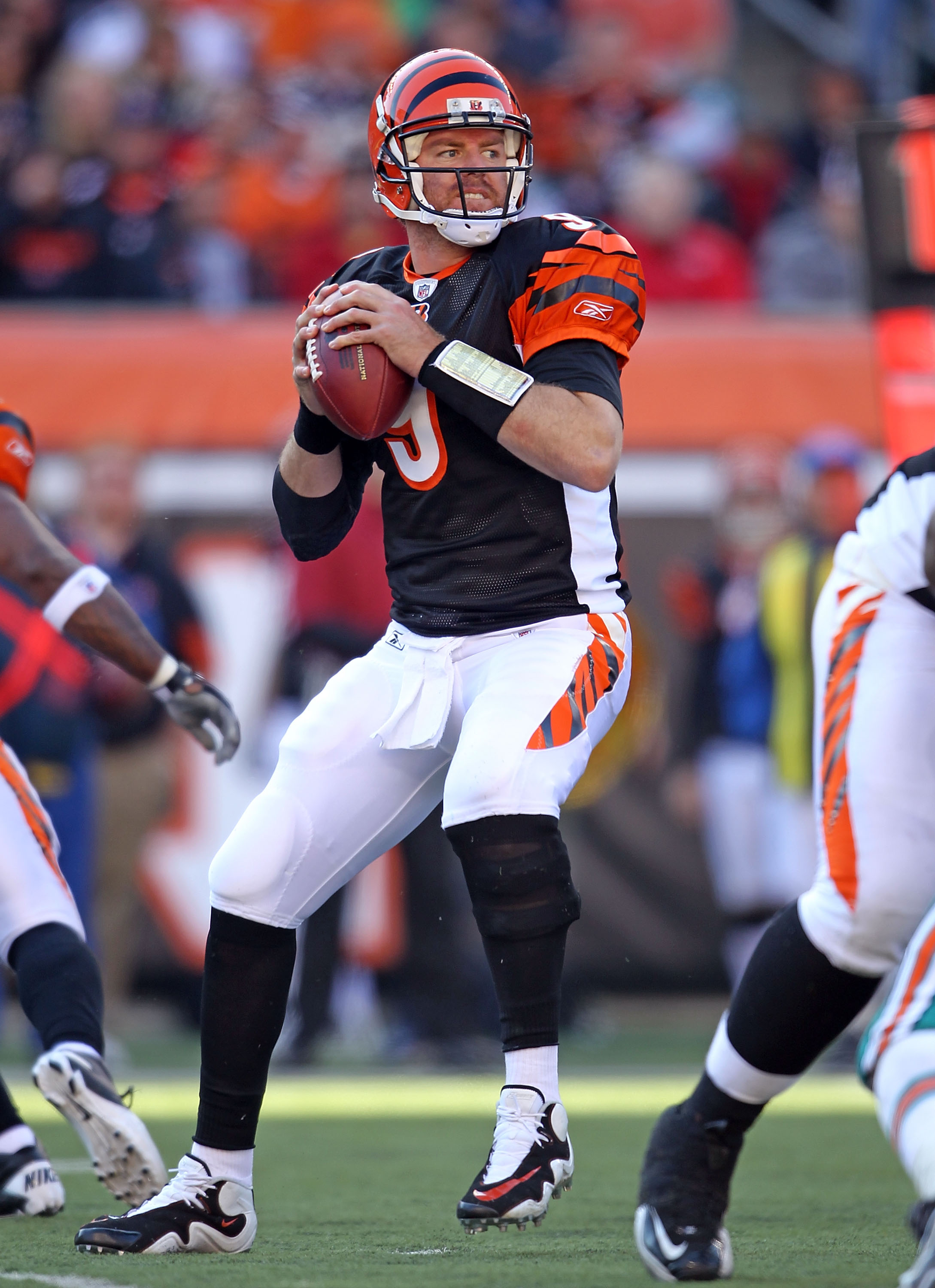 CINCINNATI - OCTOBER 31:  Carson Palmer #9 of  the Cincinnati Bengals throws a pass during the NFL game against the Miami Dolphins at Paul Brown Stadium on October 31, 2010 in Cincinnati, Ohio.  (Photo by Andy Lyons/Getty Images)