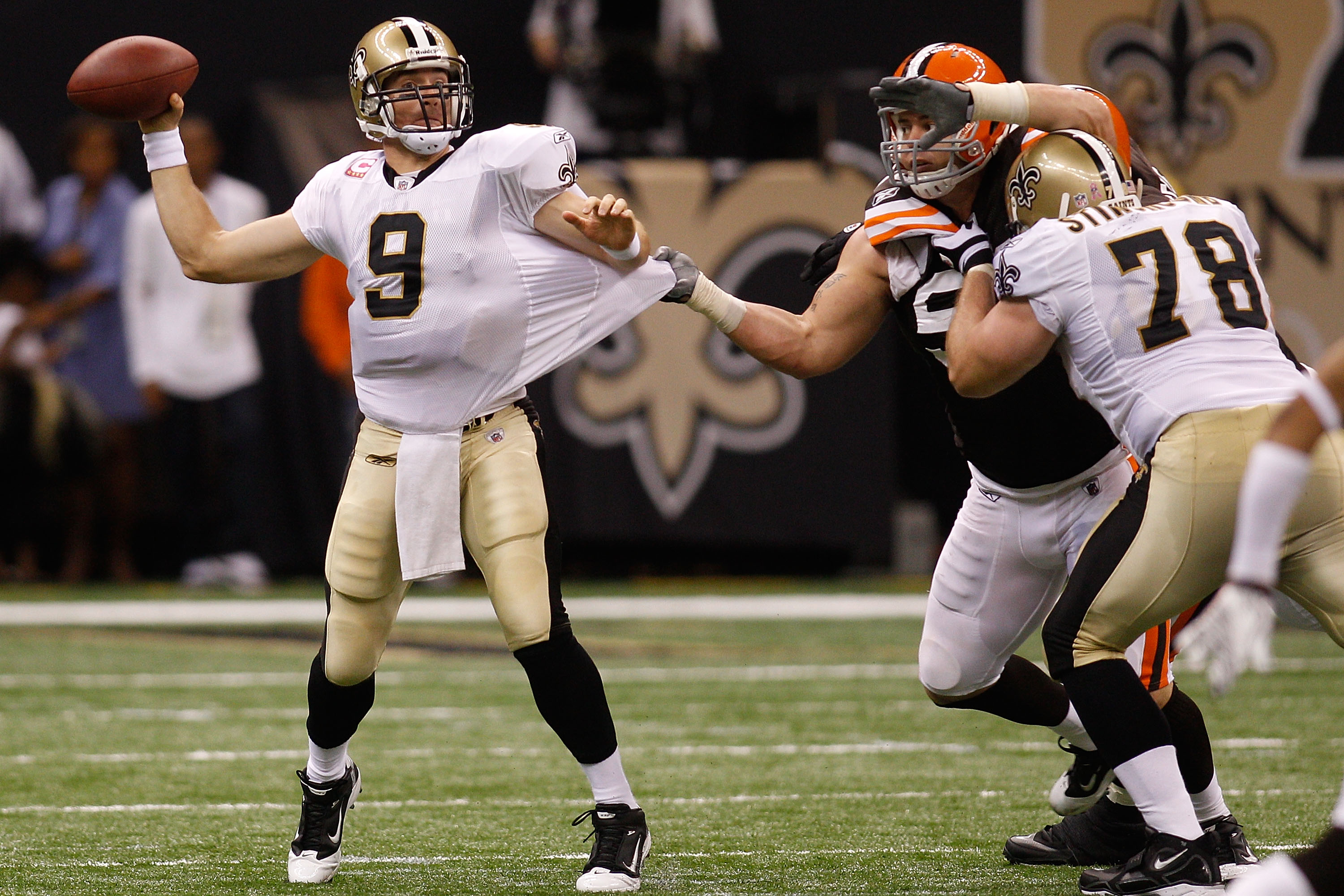 NEW ORLEANS - OCTOBER 24:  Drew Brees #9 of the New Orleans Saints in action during the game against the Cleveland Browns at the Louisiana Superdome on October 24, 2010 in New Orleans, Louisiana.  (Photo by Chris Graythen/Getty Images)