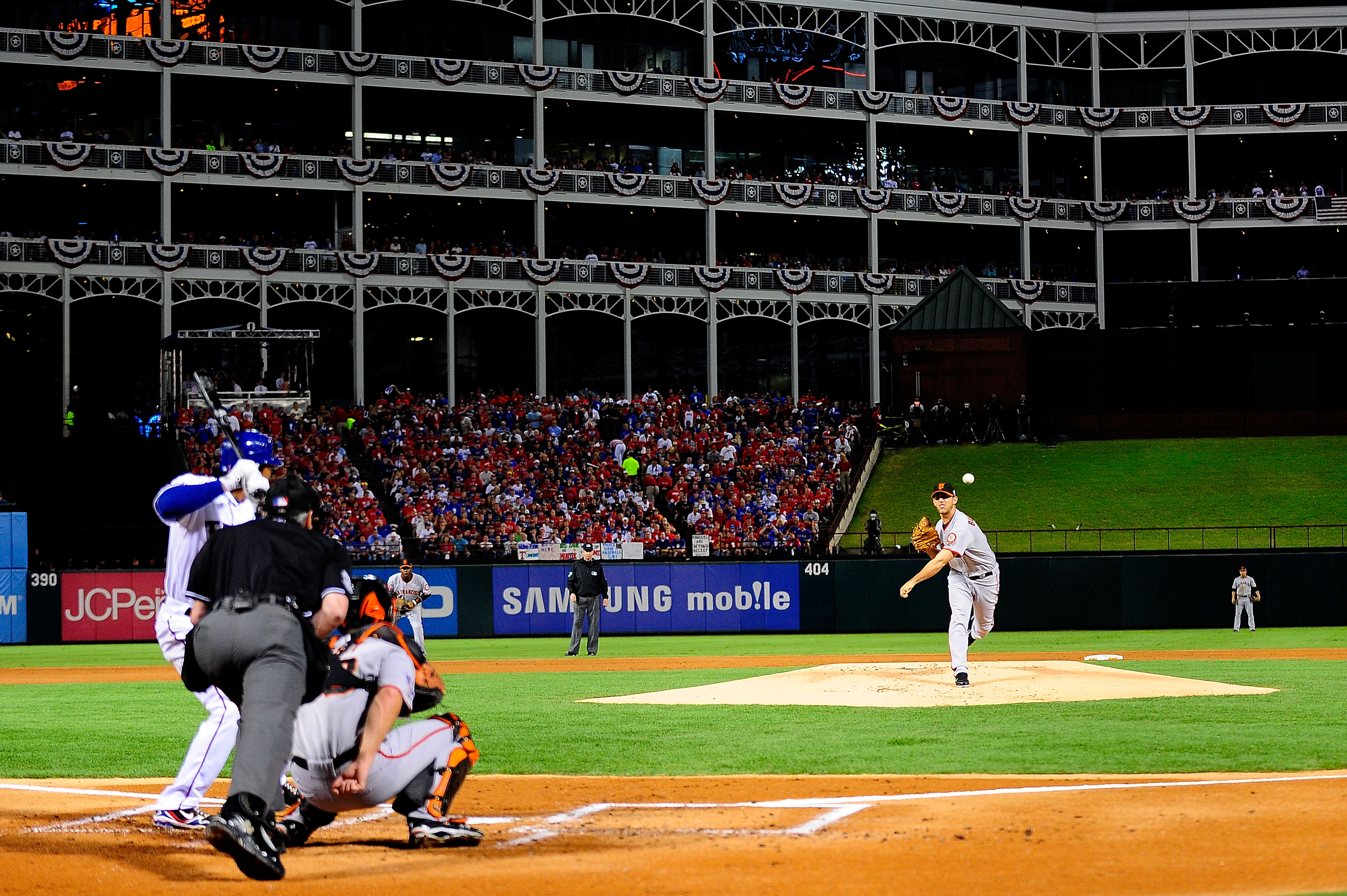 World Series: Bumgarner's gem puts Giants up 2-0