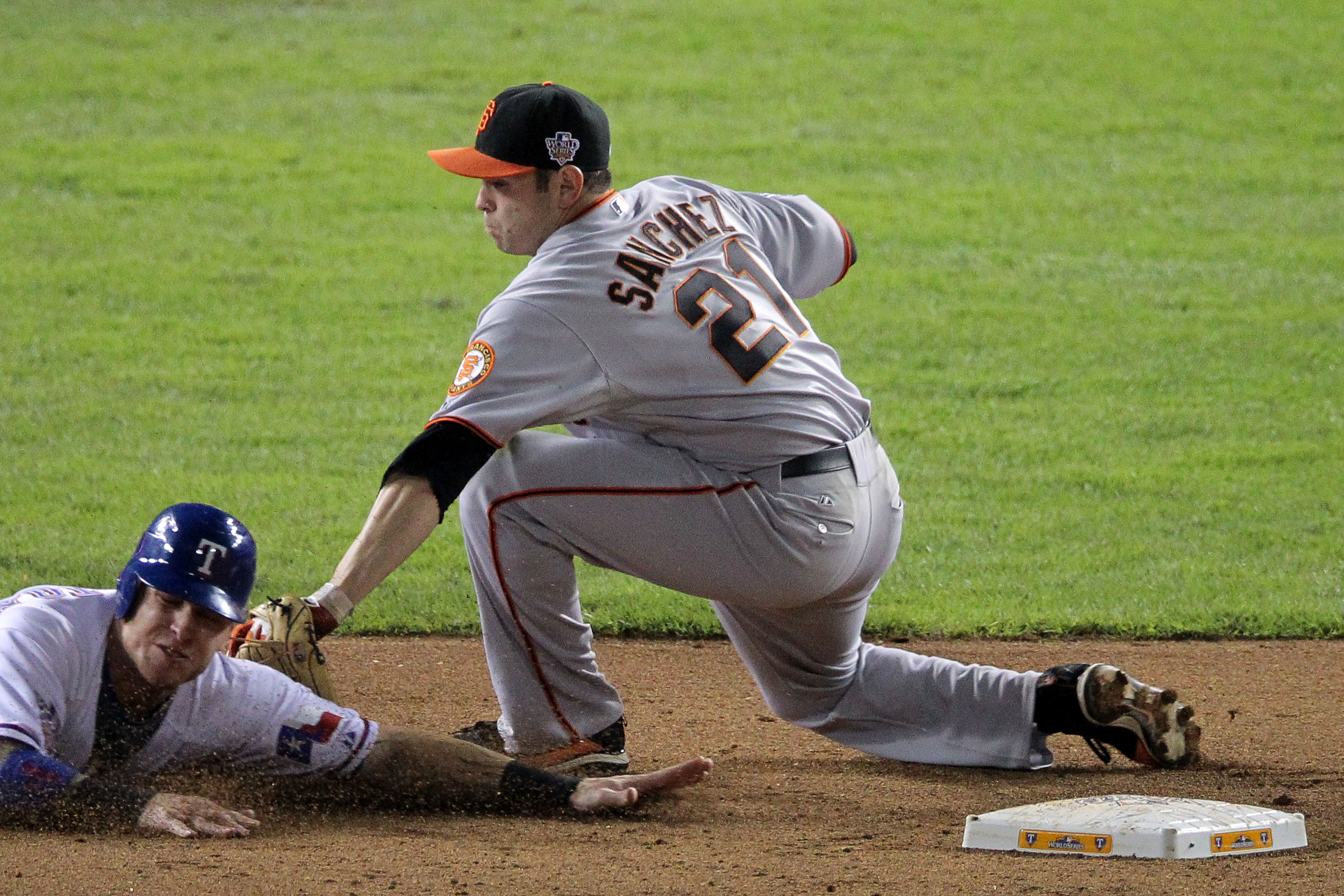 Photo: Giants' Freddy Sanchez tags out Texas Rangers' Josh Hamilton in game  4 of the World Series in Texas - DAL20101031350 