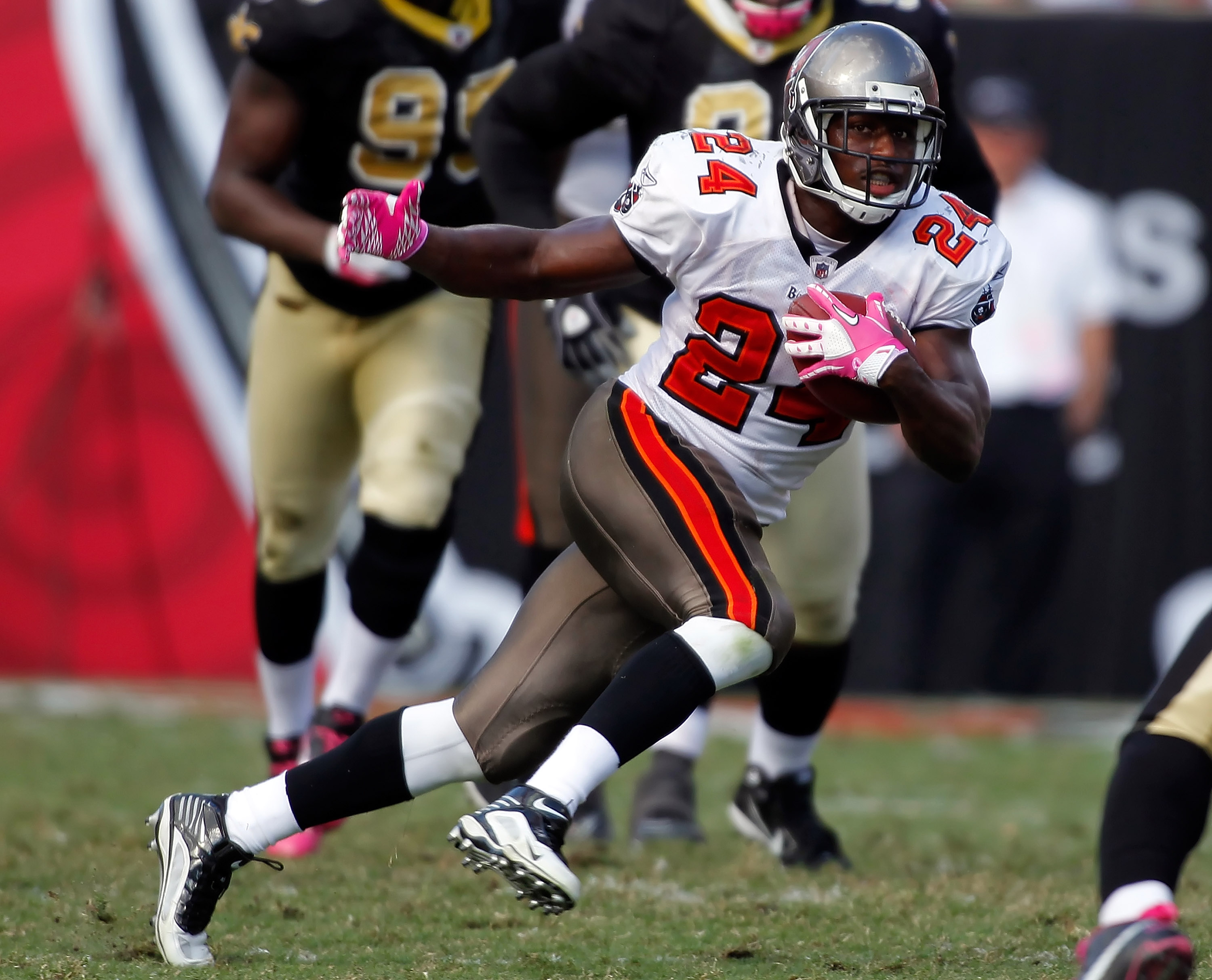 TAMPA, FL - OCTOBER 17:  Running back Carnell Williams #24 of the Tampa Bay Buccaneers runs the ball against the New Orleans Saints during the game at Raymond James Stadium on October 17, 2010 in Tampa, Florida.  (Photo by J. Meric/Getty Images)