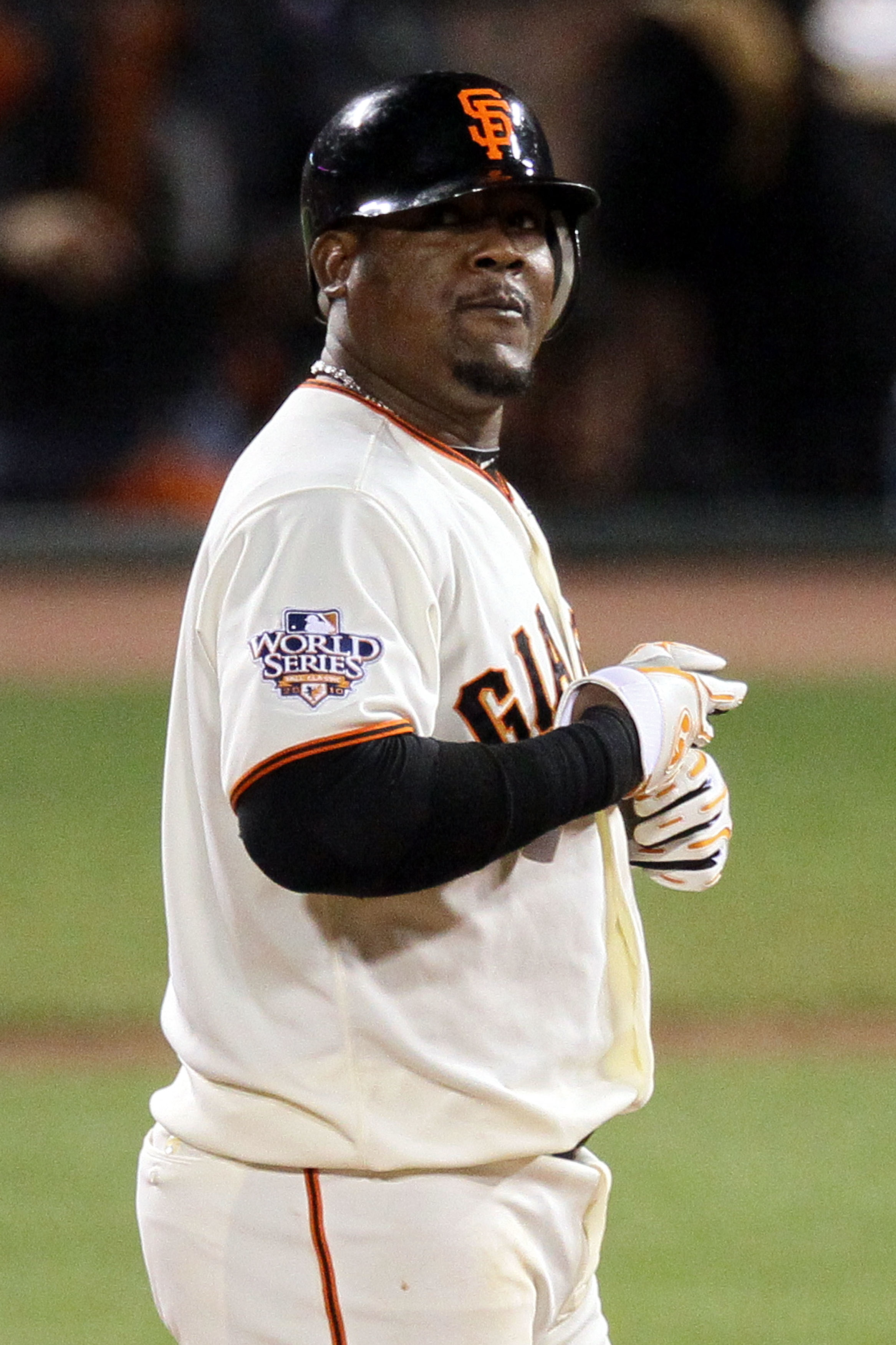 Edgar Renteria inks a four-year contract with the World Champion