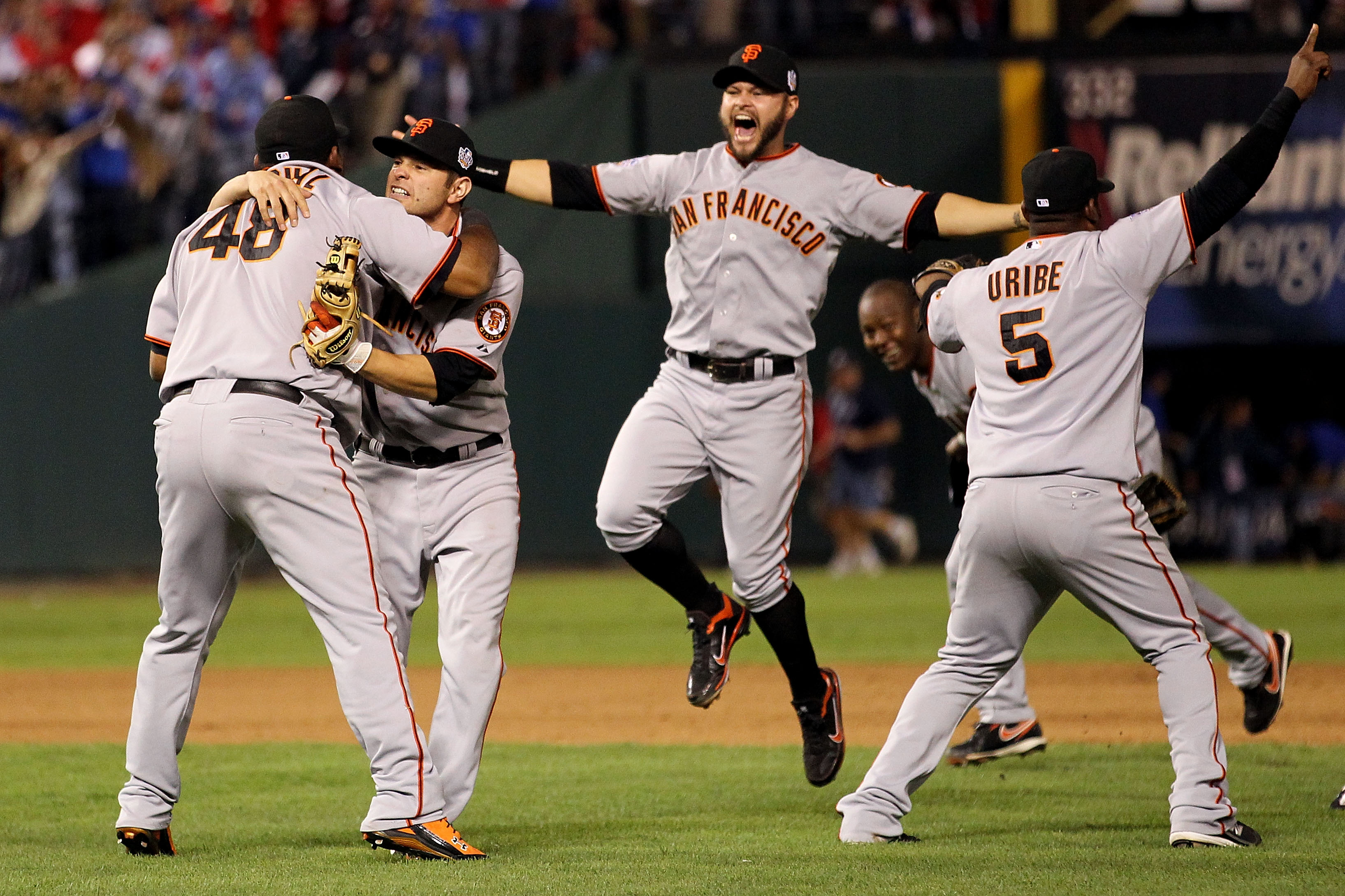 Giants win World Series behind Lincecum, Renteria