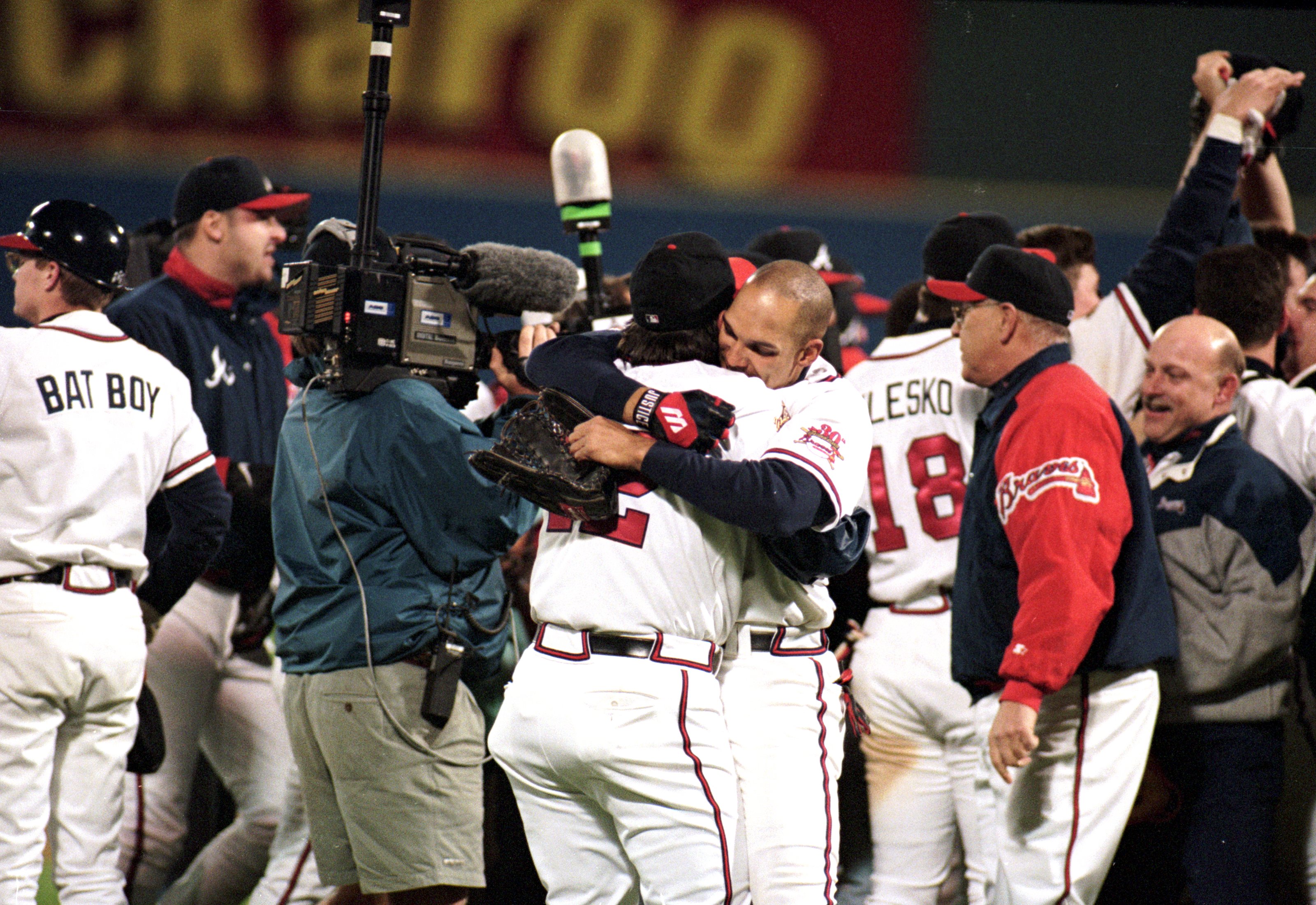 Former Atlanta Braves player David Justice, right, hugs Braves