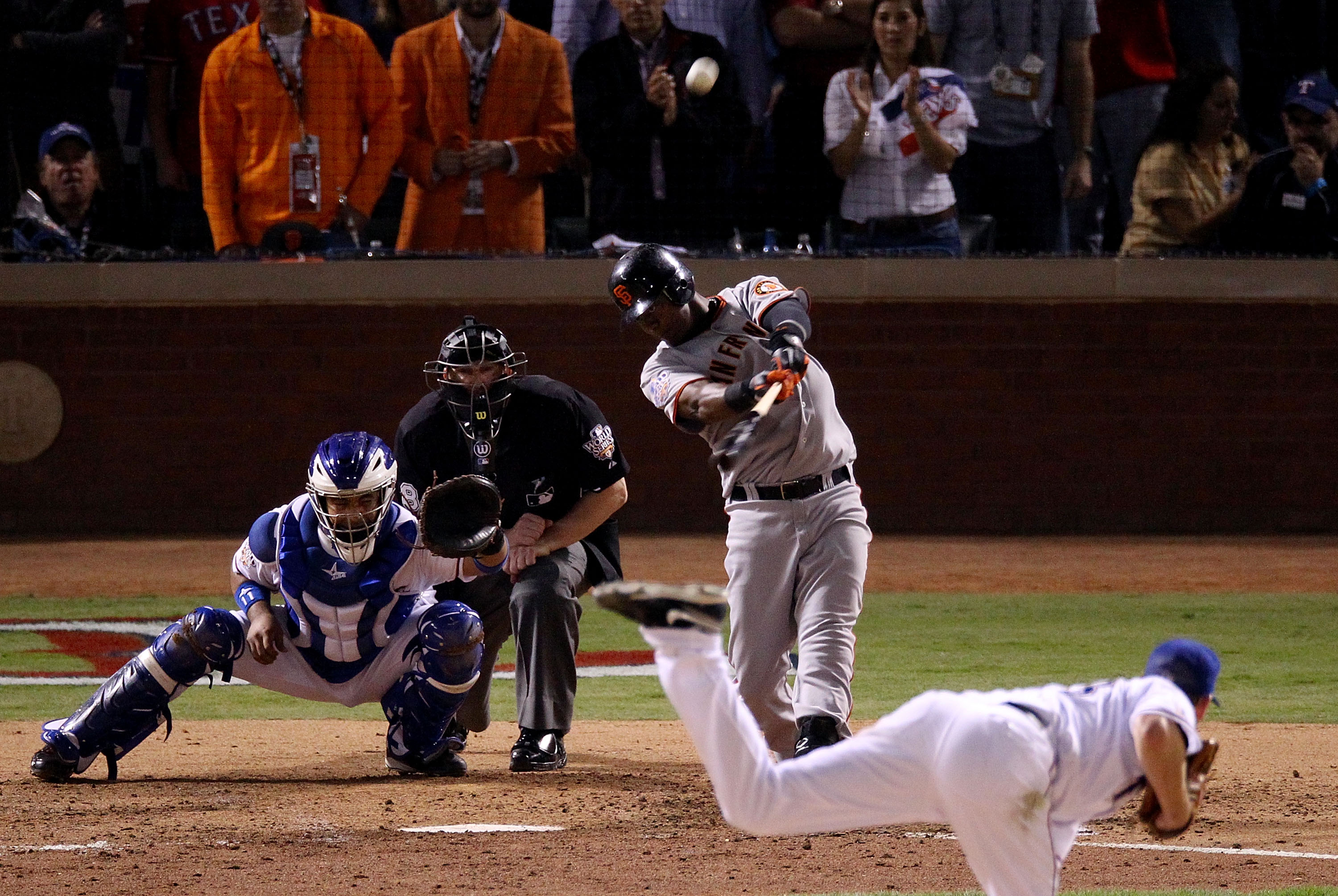 Edgar Renteria inks a four-year contract with the World Champion