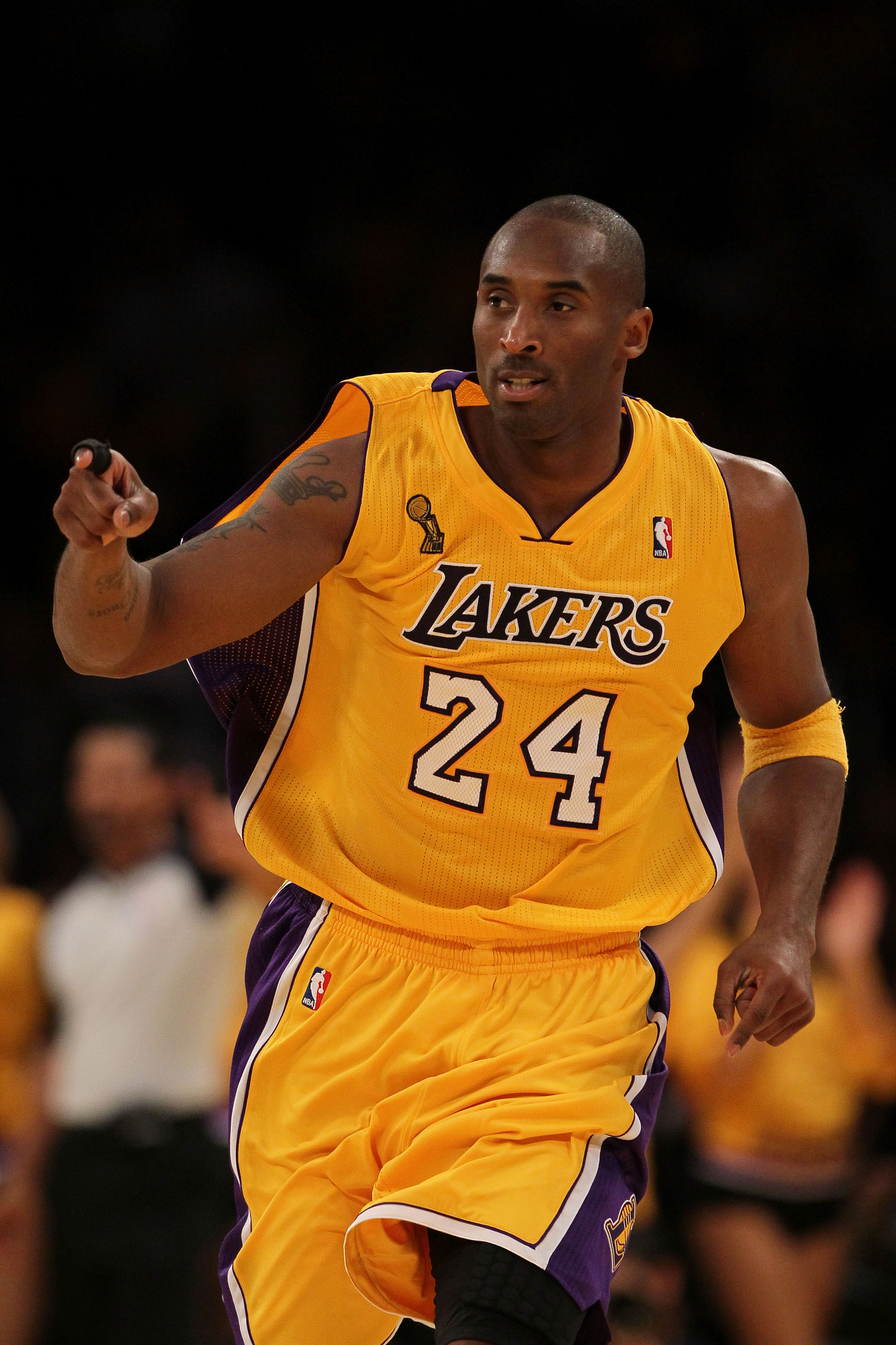 Kobe Bryant: Has His Knee Started a New Rift with Phil Jackson