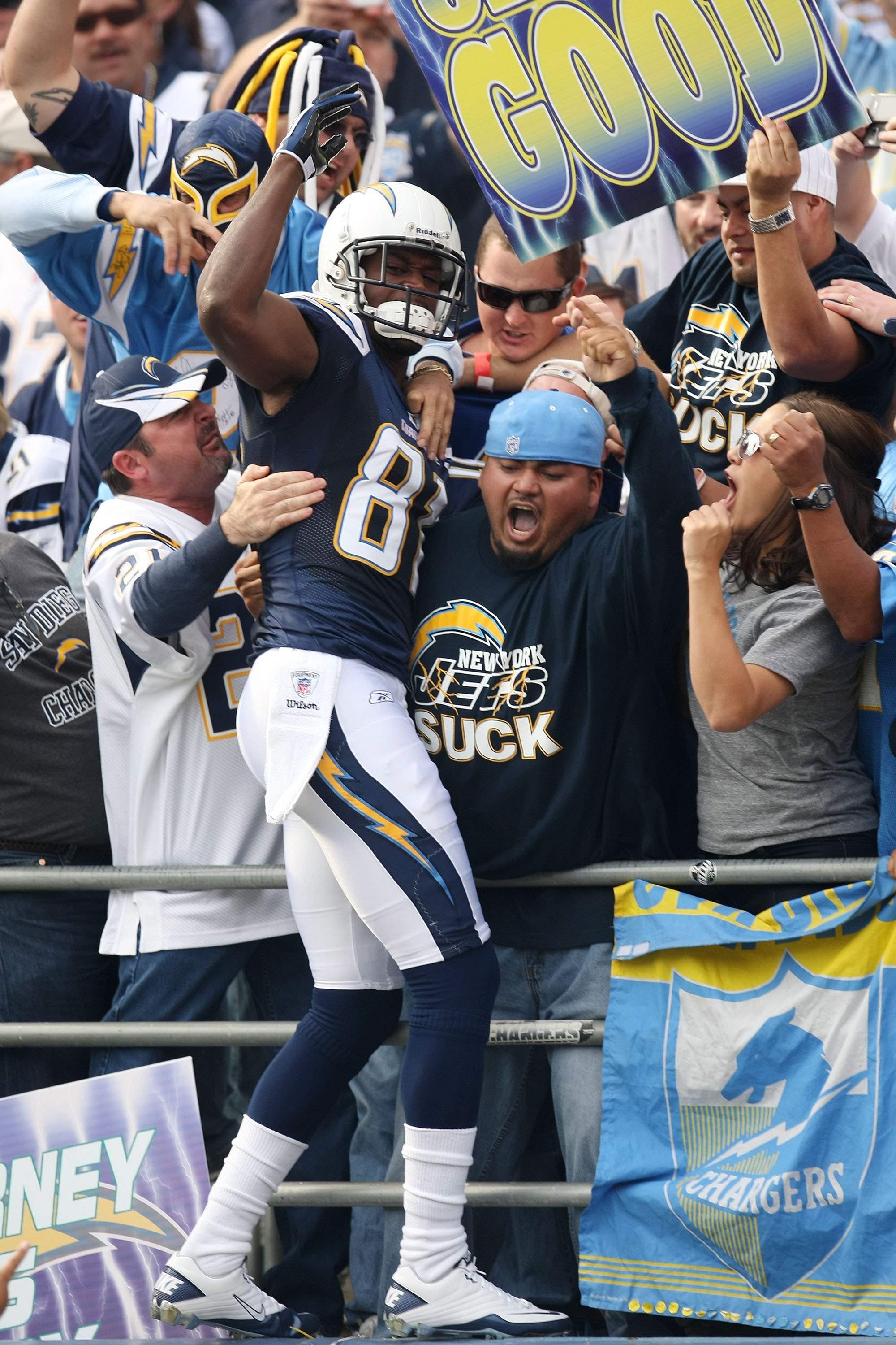 SAN DIEGO - JANUARY 17: Wide receiver Kassim Osgood #81 of the San Diego Chargers cheers with fans during the AFC Divisional Playoff Game against the New York Jets at Qualcomm Stadium on January 17, 2010 in San Diego, California. (Photo by Stephen Dunn/