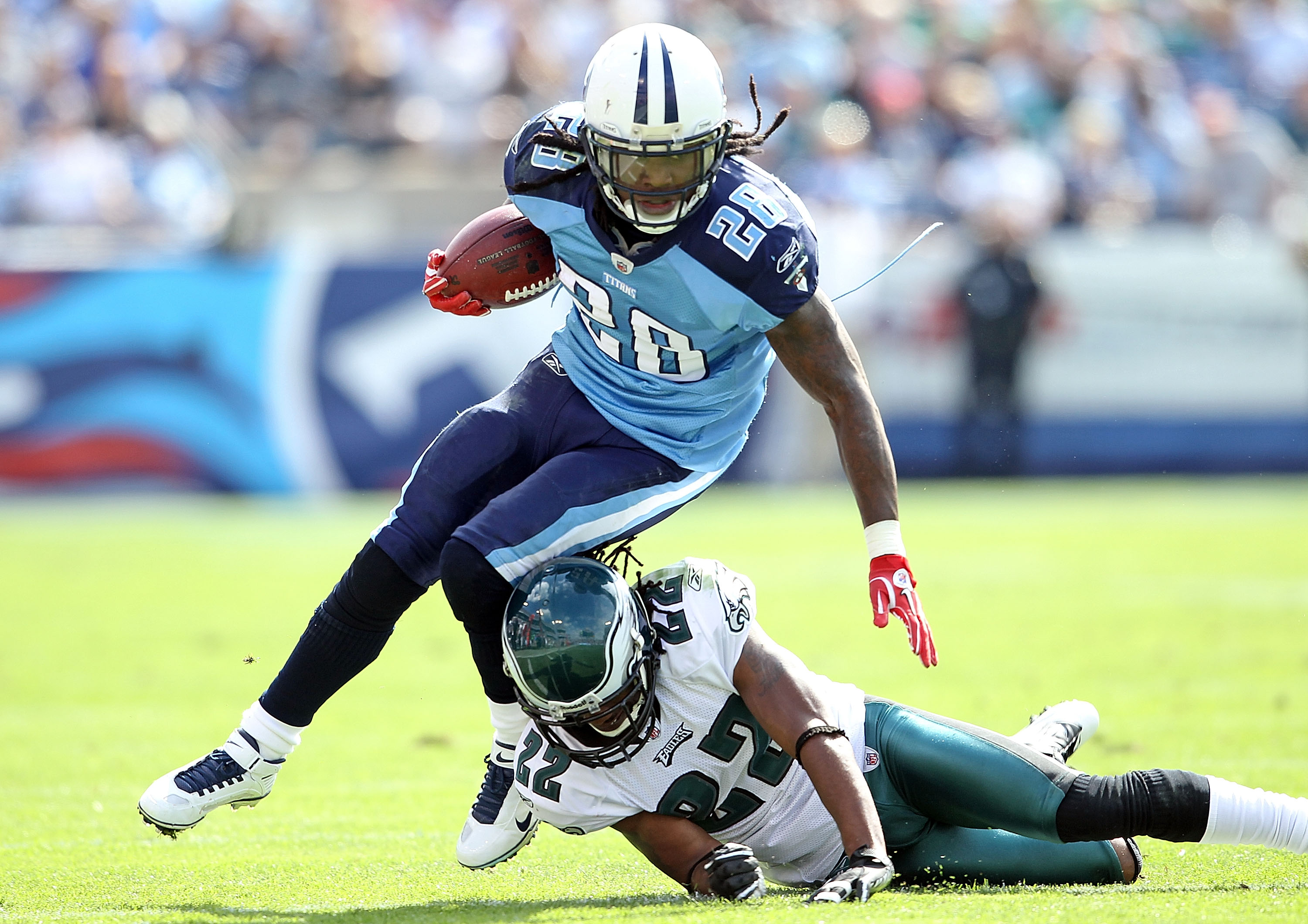 Randy Moss of the Tennessee Titans runs off the field during the game  News Photo - Getty Images