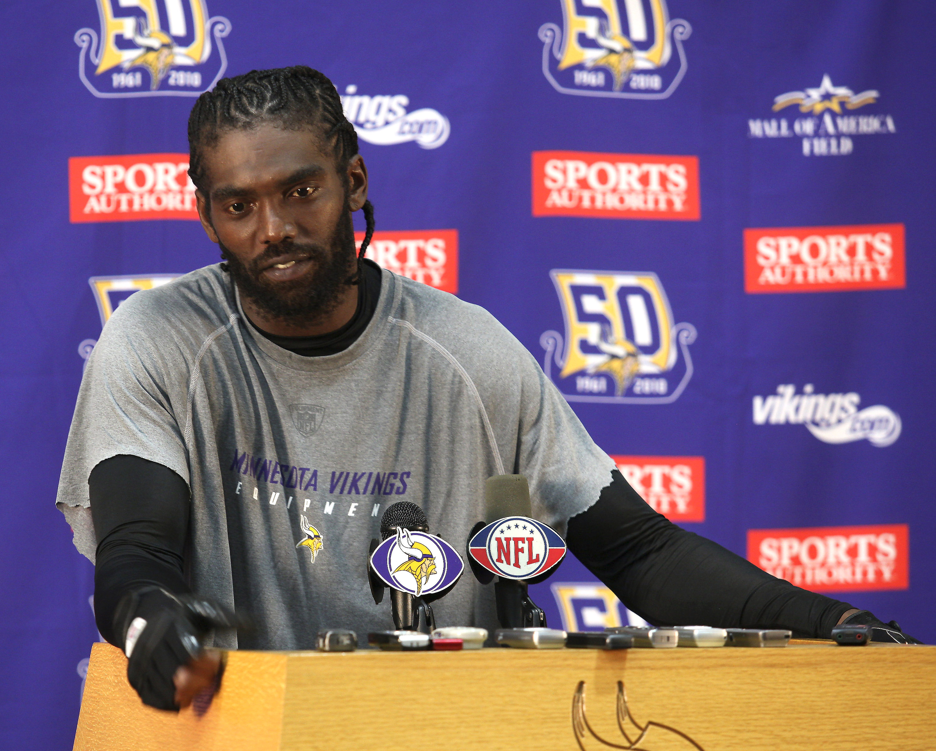 Randy Moss: Spurned by Vikings, wooed by IFL - CBS News