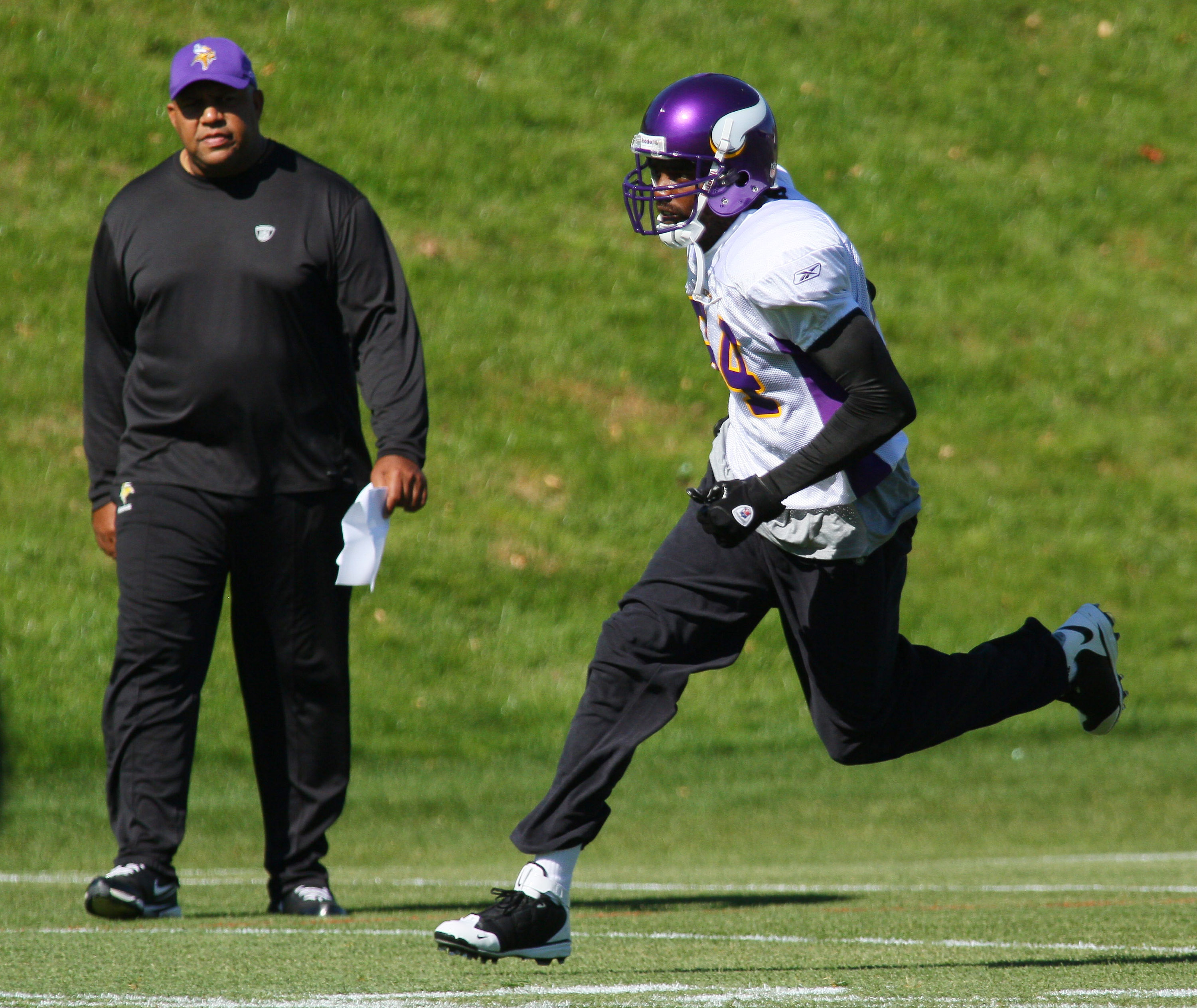 Tennessee Titans wide receiver Randy Moss (84) practices on