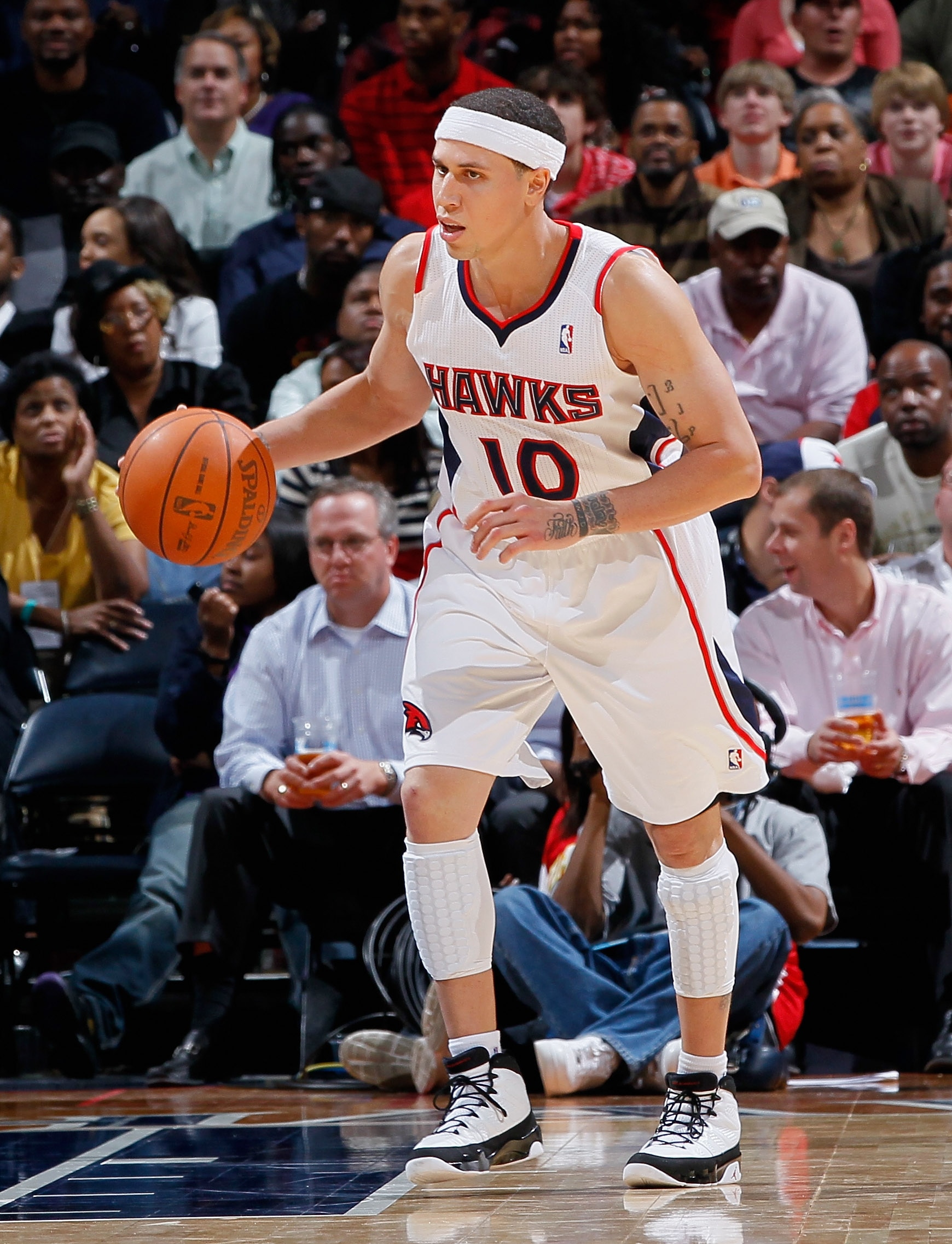 ATLANTA - OCTOBER 21: Mike Bibby #10 of the Atlanta Hawks against the Miami Heat at Philips Arena on October 21, 2010 in Atlanta, Georgia. (Photo by Kevin C. Cox/Getty Images)