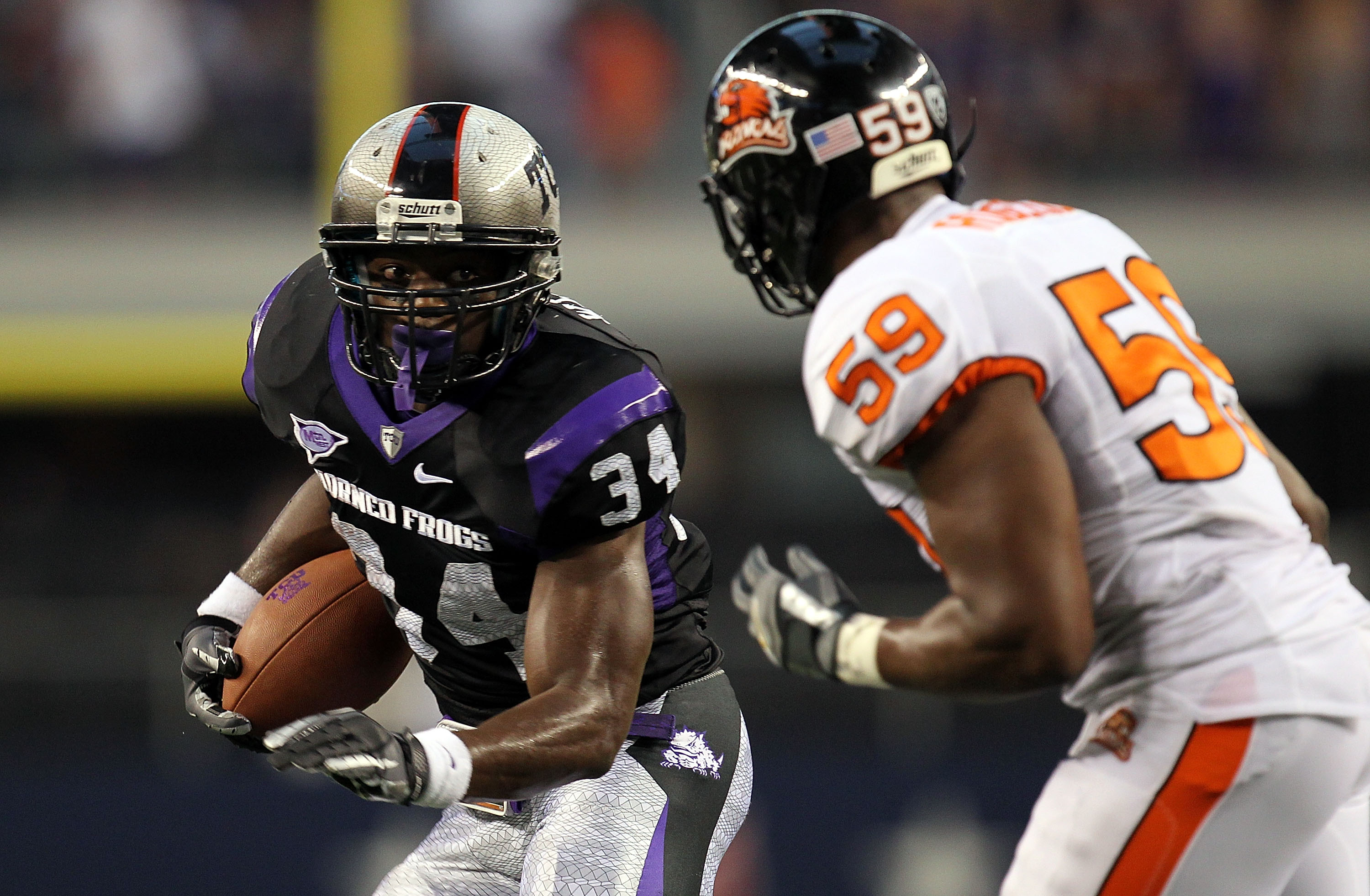 ARLINGTON, TX - SEPTEMBER 04: Tailback Ed Wesley #34 of the TCU Horned Frogs runs the ball past Dwight Roberson #59 of the Oregon State Beavers at Cowboys Stadium on September 4, 2010 in Arlington, Texas. (Photo by Ronald Martinez/Getty Images)