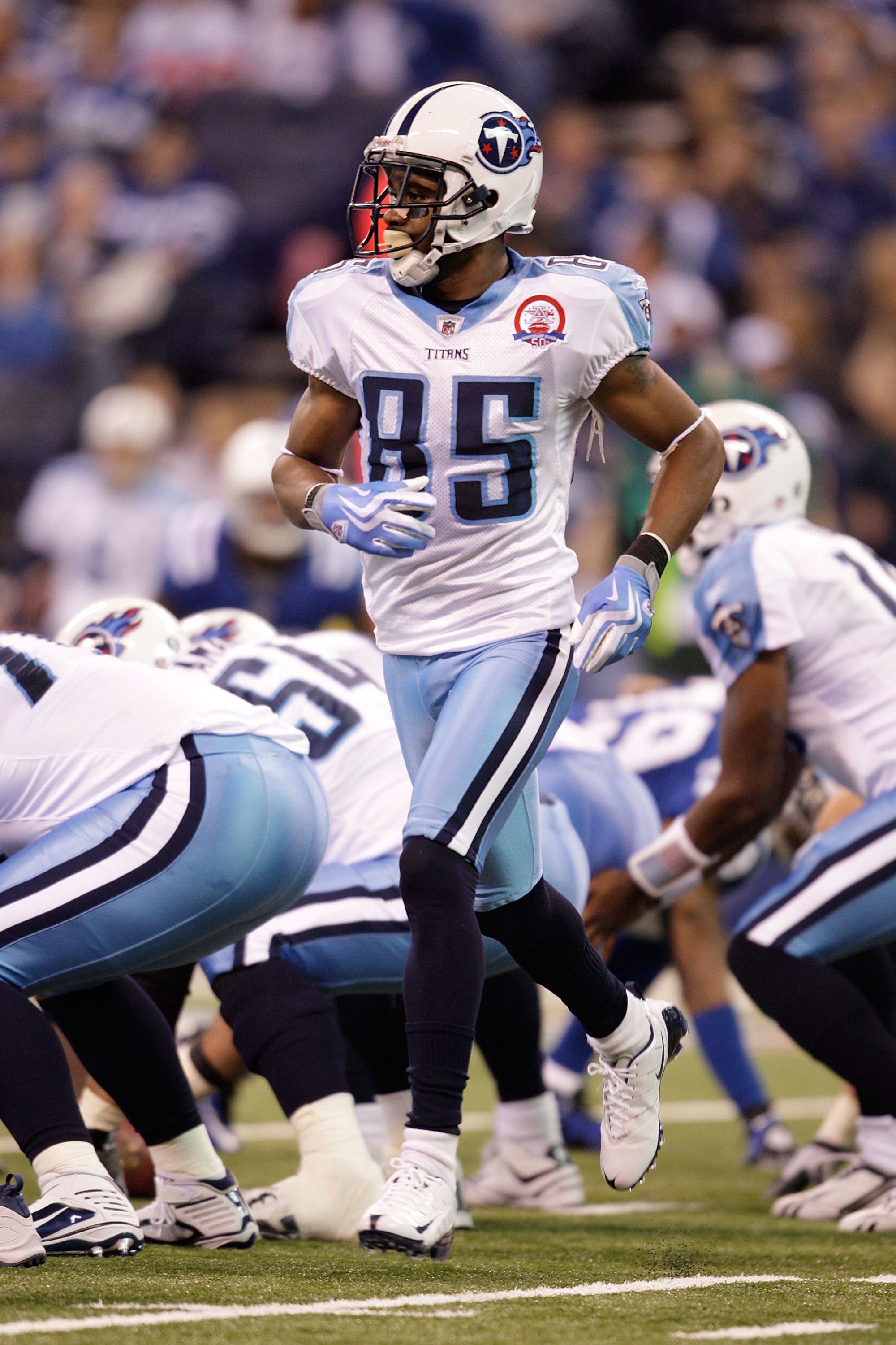 Randy Moss of the Tennessee Titans runs off the field during the game  News Photo - Getty Images