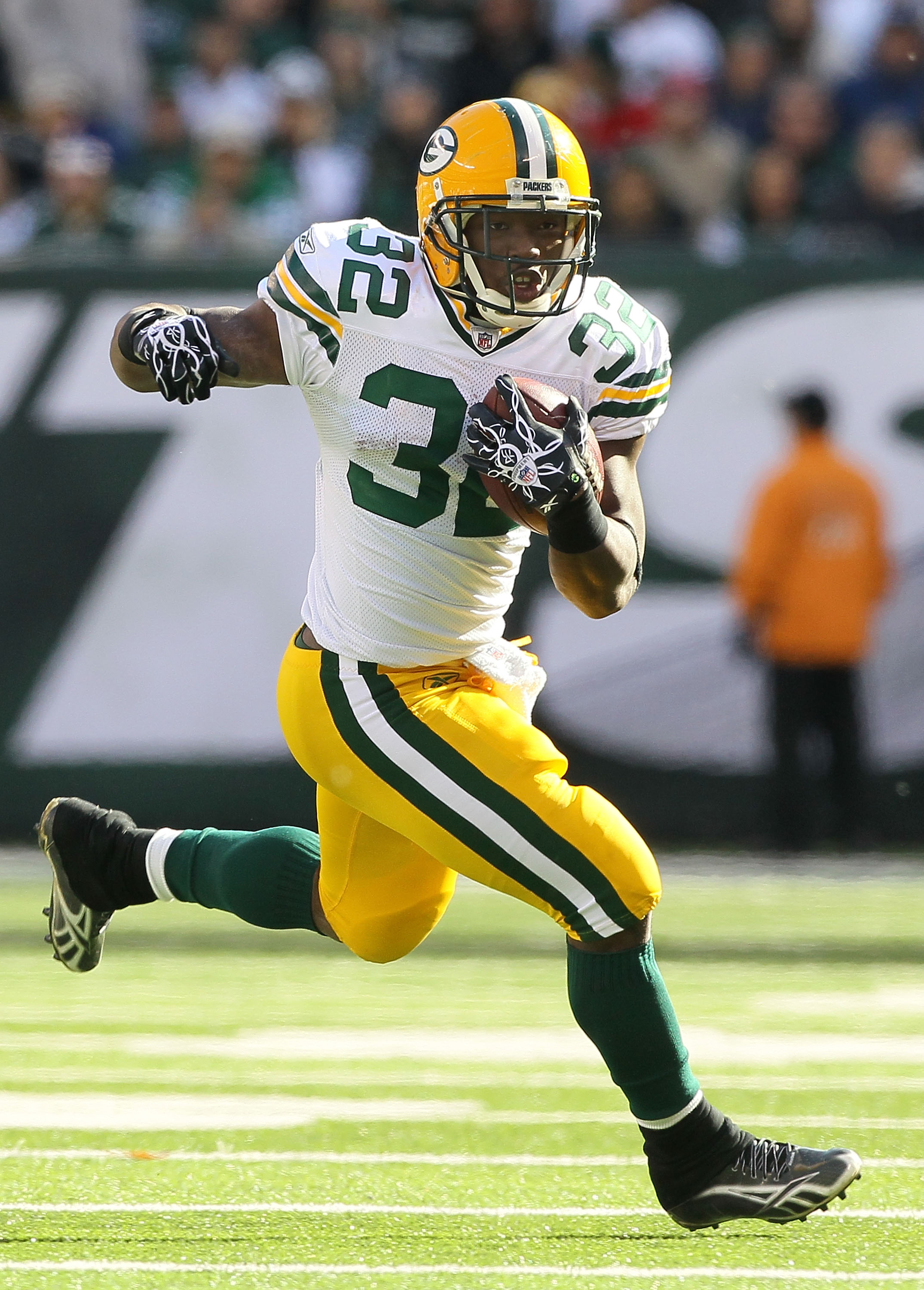 EAST RUTHERFORD, NJ - OCTOBER 31:  Brandon Jackson #32 of the Green Bay Packers runs the ball against the New York Jets on October 31, 2010 at the New Meadowlands Stadium in East Rutherford, New Jersey.  (Photo by Jim McIsaac/Getty Images)