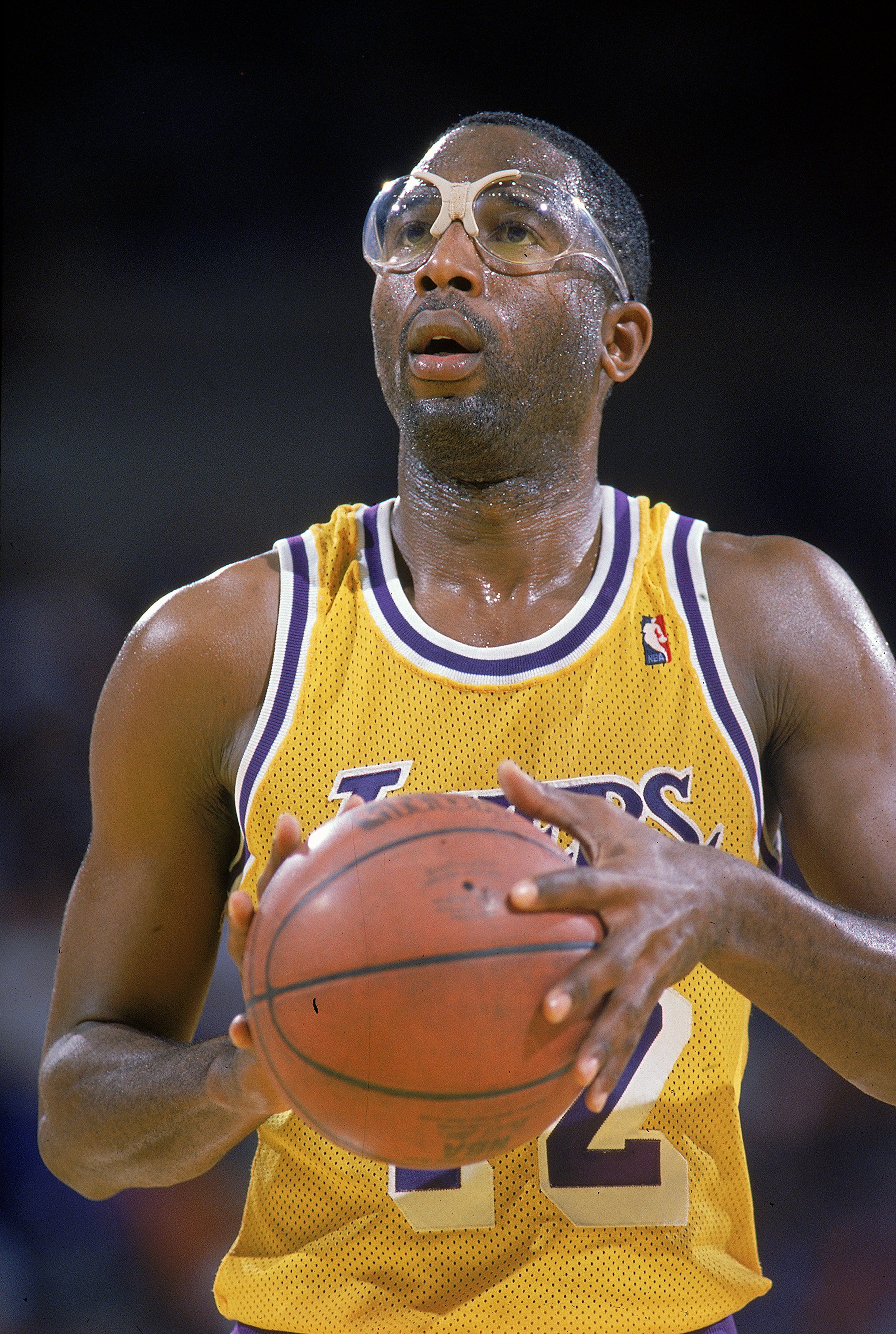 1989: James Worthy of the Los Angeles Lakers makes a free throw during a game.  Mandatory Credit: Mike Powell  /Allsport