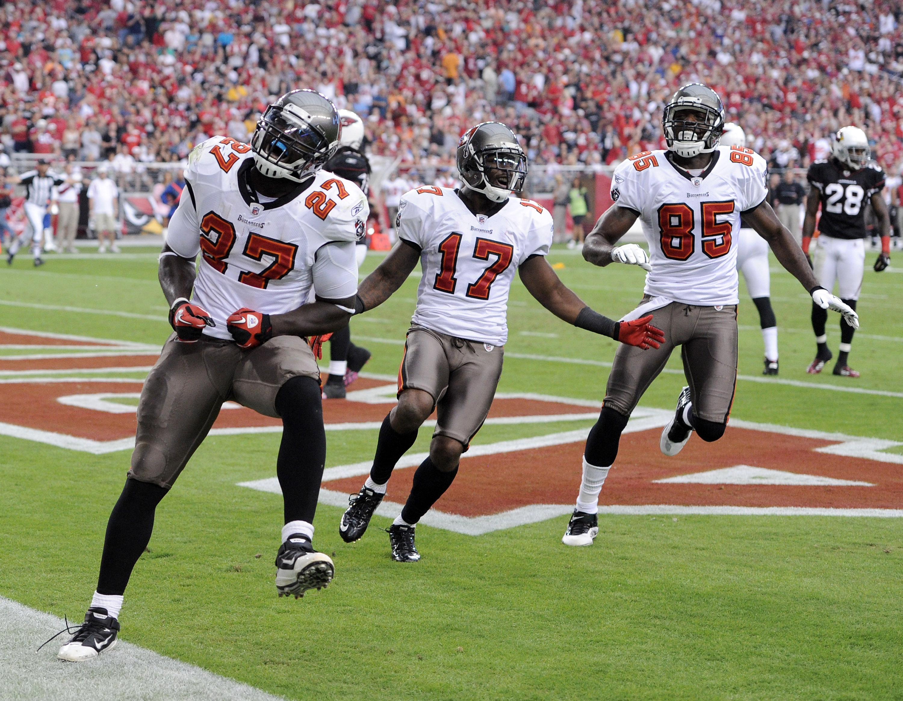 GLENDALE, AZ - OCTOBER 31:  LeGarrette Blount #27 of the Tampa Bay Buccaneers celebrates his touchdown with Arrelious Benn #17 and Maurice Stovall #85 for a 31-14 lead over the Arizona Cardinals during the second quarter at University of Phoenix Stadium o
