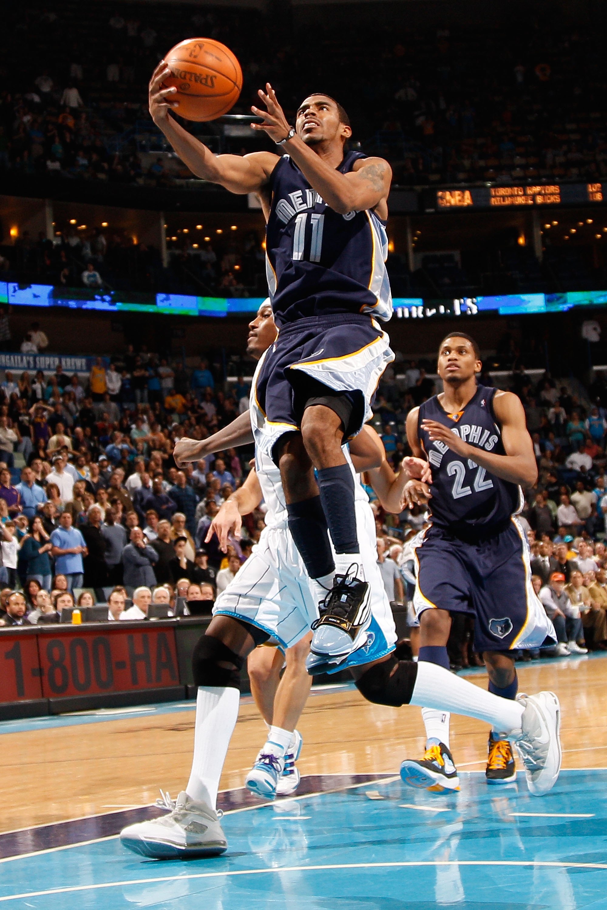 NEW ORLEANS - JANUARY 20:  Mike Conley #11 of the Memphis Grizzlies shoots the ball against the New Orleans Hornets at the New Orleans Arena on January 20, 2010 in New Orleans, Louisiana.  NOTE TO USER: User expressly acknowledges and agrees that, by down