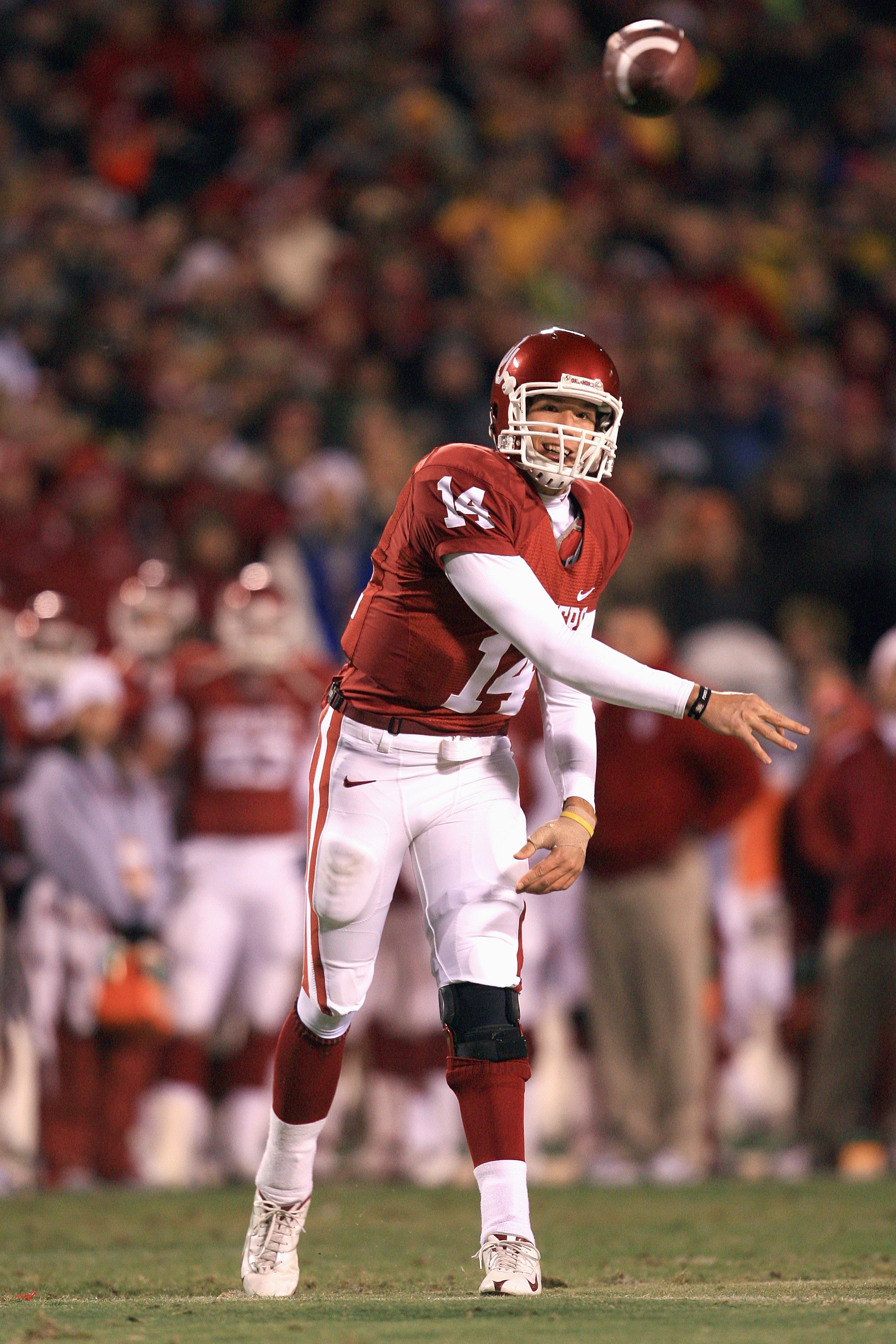KANSAS CITY, MO - DECEMBER 06:  Quarterback Sam Bradford #14 of the Oklahoma Sooners passes the ball during the game against the Missouri Tigers on December 6, 2008 at Arrowhead Stadium in Kansas City, Missouri. (Photo by Jamie Squire/Getty Images)