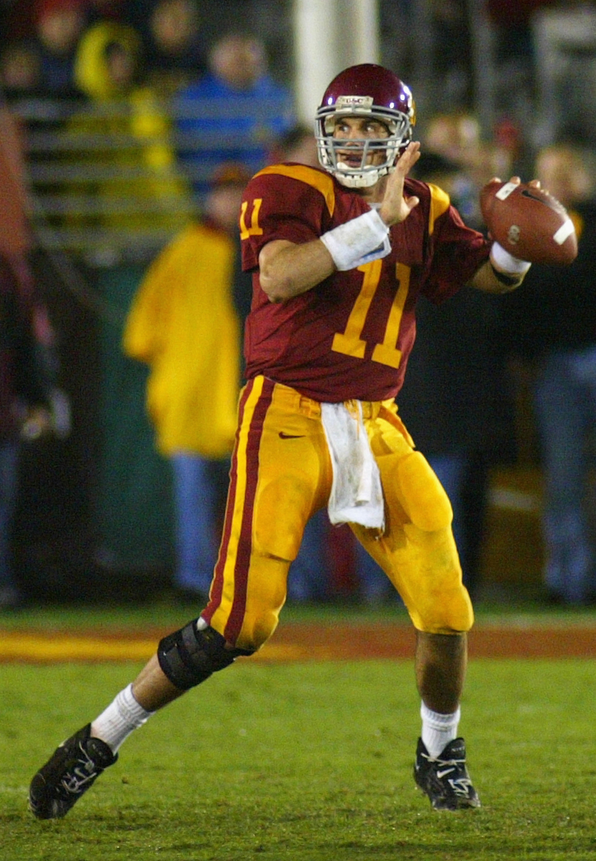 LOS ANGELES - NOVEMBER 27:  Quarterback Matt Leinart #11 of the USC Trojans sets to throw a touchdown pass against the Notre Dame Fighting Irish on November 27, 2004 at the Los Angeles Coliseum in Los Angeles, California. USC won 41-10.  (Photo by Christi