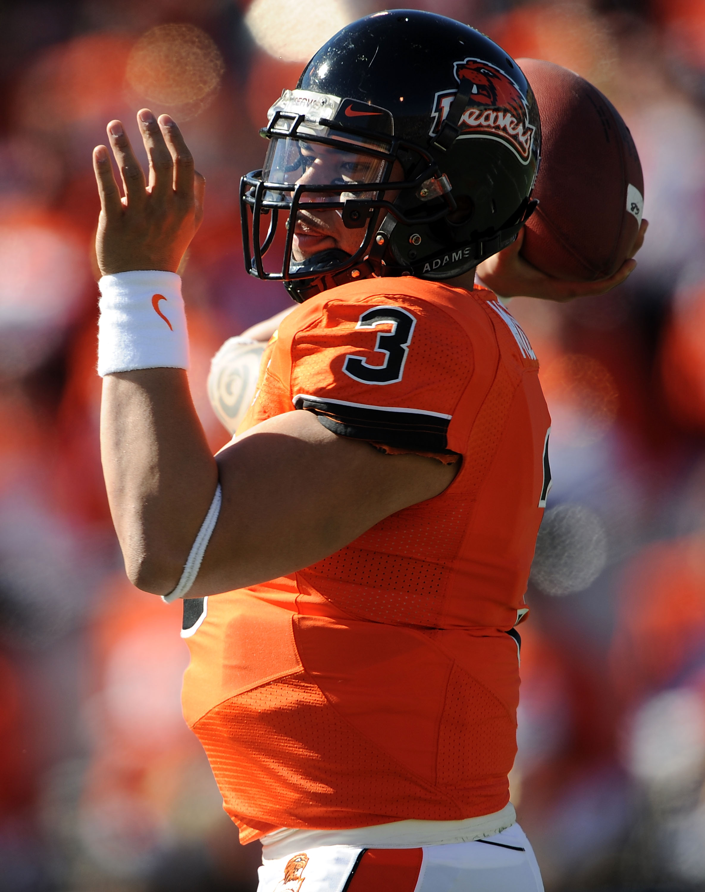 EL PASO, TX - DECEMBER 31:  Quarterback Lyle Moevao #3 of the Oregon State Beavers drops back to pass against the Pittsburgh Panthers during the Brut Sun Bowl on December 31, 2008 at the Sun Bowl in El Paso, Texas.  (Photo by Ronald Martinez/Getty Images)