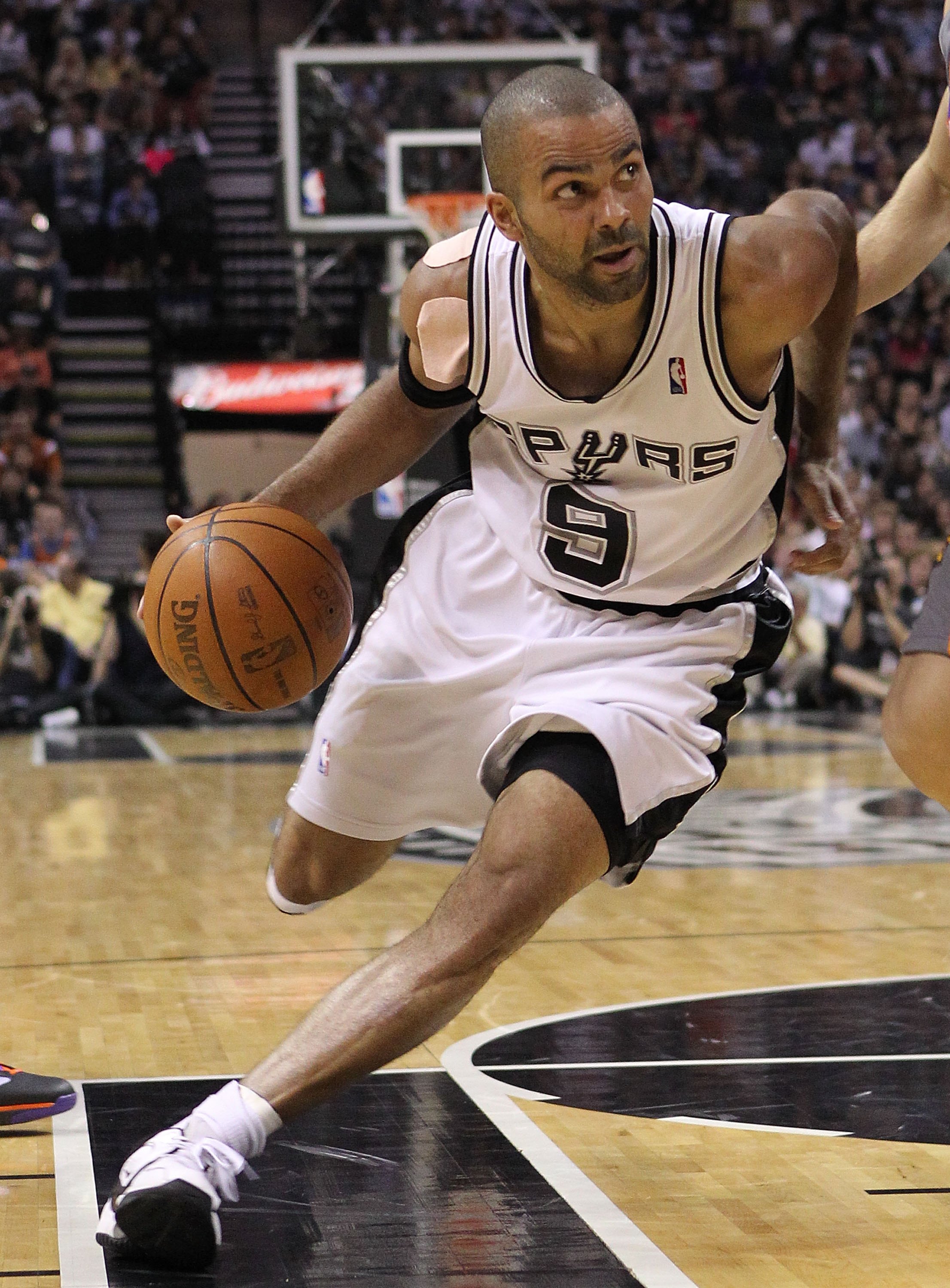 SAN ANTONIO - MAY 09:  Guard Tony Parker #9 of the San Antonio Spurs in Game Four of the Western Conference Semifinals during the 2010 NBA Playoffs at AT&T Center on May 9, 2010 in San Antonio, Texas. NOTE TO USER: User expressly acknowledges and agrees t