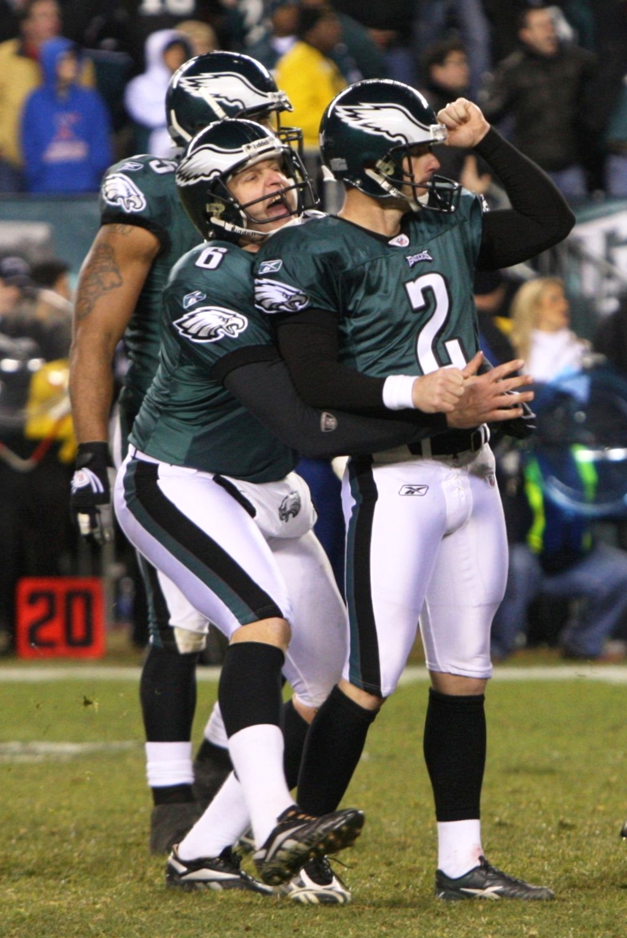 Vick Returns to Lead Eagles Over Colts, 26-24 - The New York Times