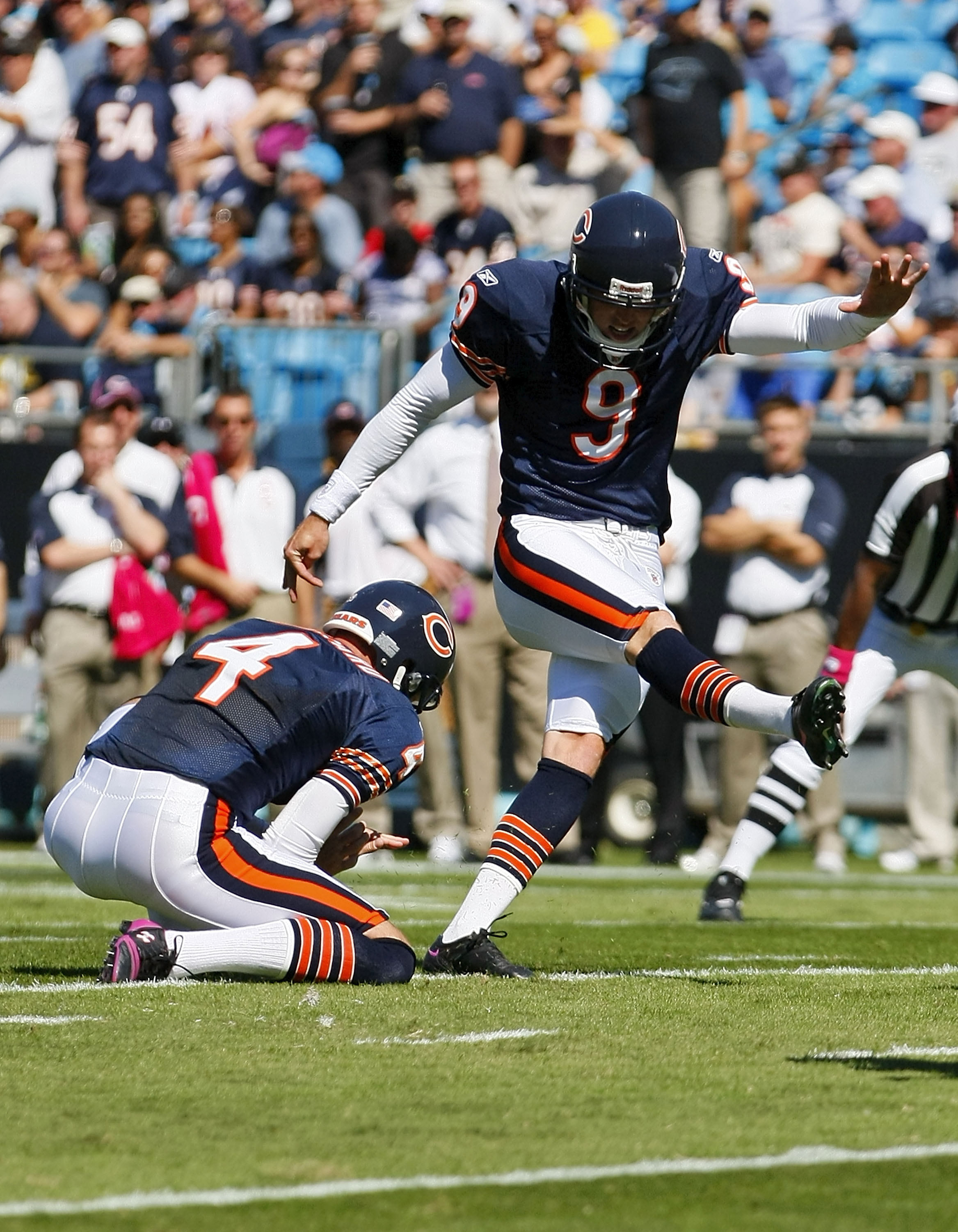 Chicago Bears kicker Robbie Gould (9) and holder Brad Maynard (4