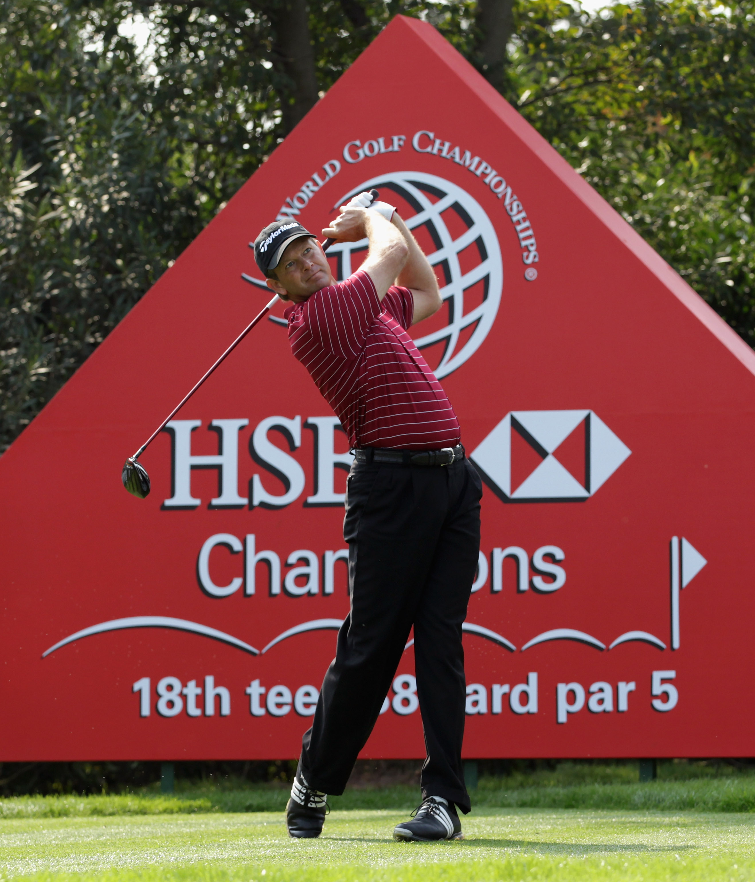 SHANGHAI, CHINA - NOVEMBER 04:  Retief Goosen of South Africa hits his tee-shot on the 18th hole during the first round of the WGC-HSBC Champions at Sheshan International Golf Club on November 4, 2010 in Shanghai, China.  (Photo by Andrew Redington/Getty