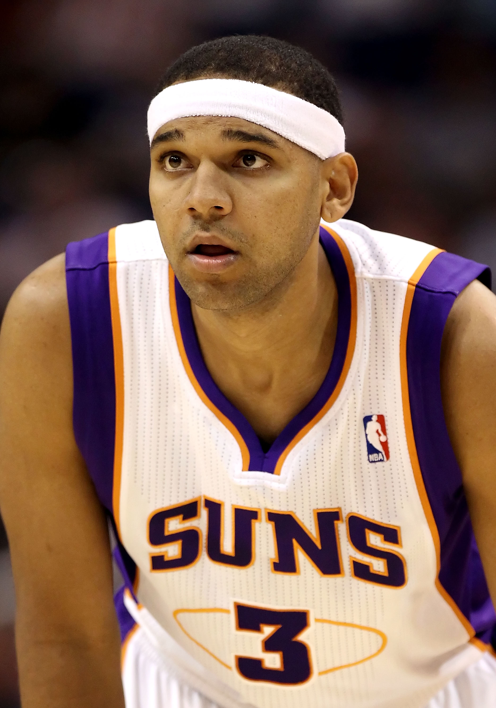 Phoenix Suns swingman Jared Dudley drives inside during the 2010 playoffs,  wearing a los Suns jersey.