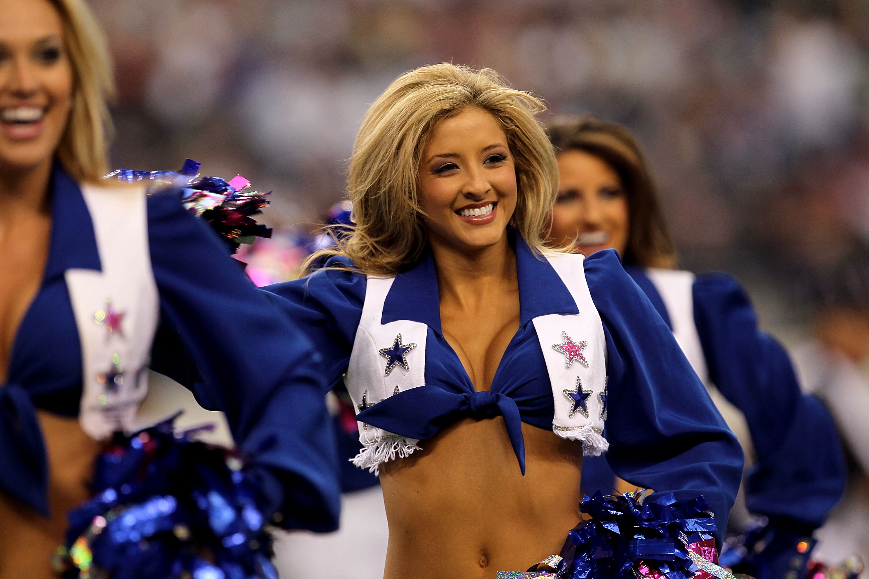 A Dallas Cowboys cheerleader performs against the Philadelphia Eagles  News Photo - Getty Images