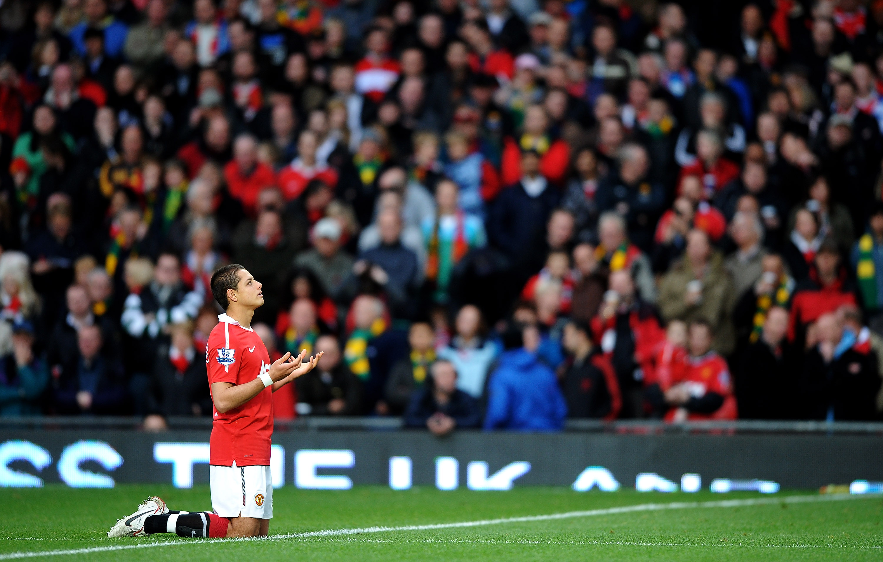 MANCHESTER, ENGLAND - NOVEMBER 06:  Javier Hernandez of Manchester United says a prayer prior to the Barclays Premier League match between Manchester United and Wolverhampton Wanderers at Old Trafford on November 6, 2010 in Manchester, England.  (Photo by