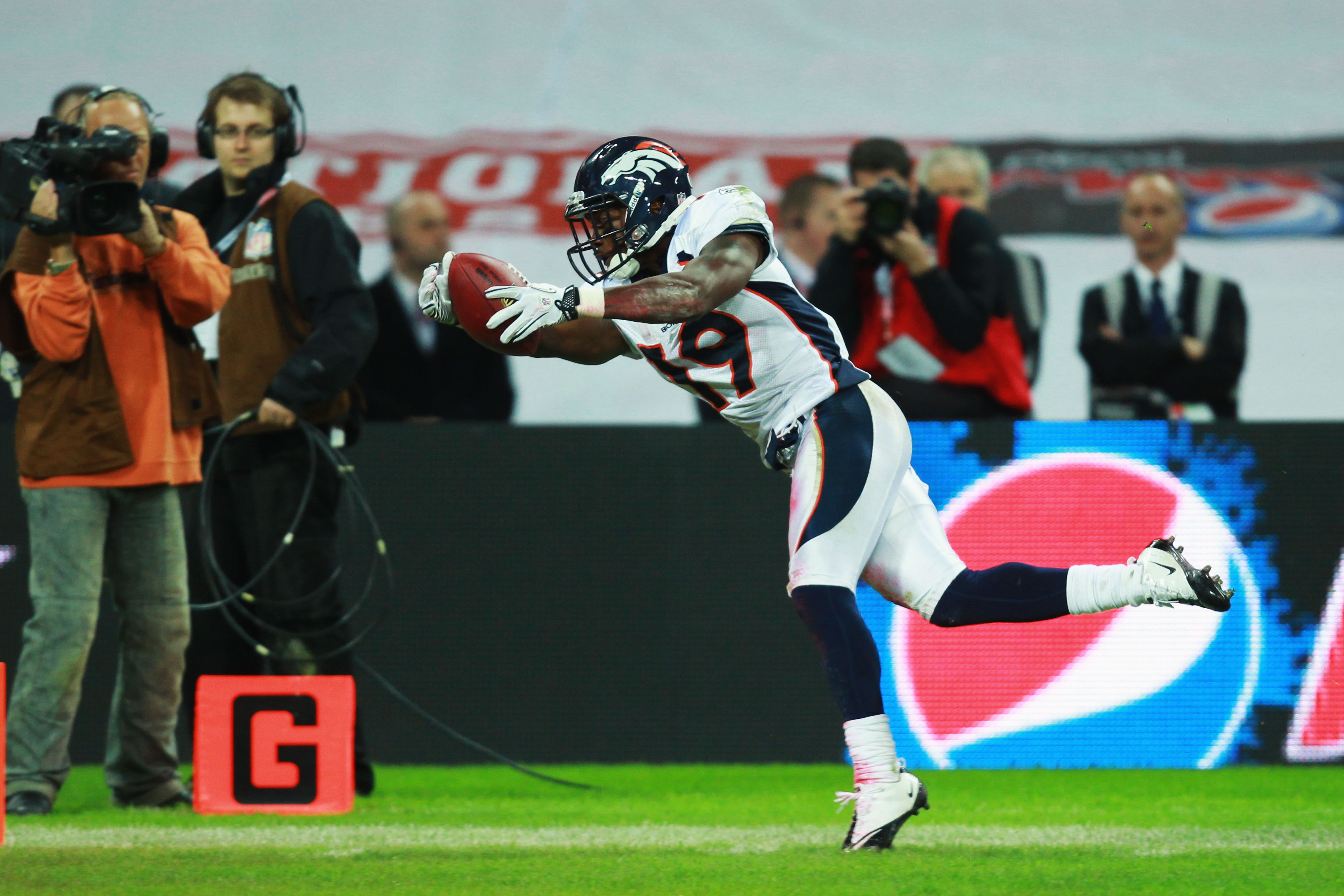 Denver Broncos wide receiver Eddie Royal, #19 looks discouraged with  News Photo - Getty Images